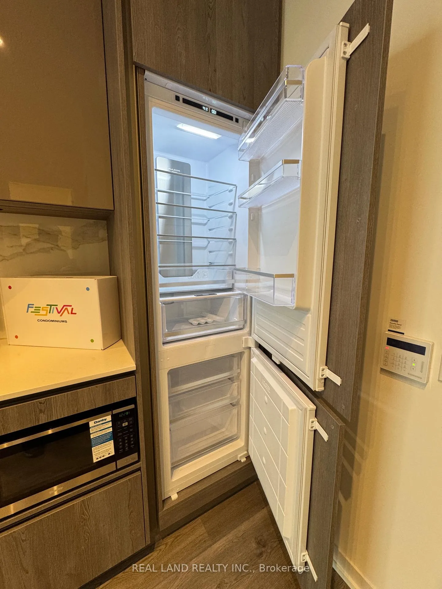 Photo 11 of Unit 3603, 8 Interchange Way, Vaughan, Vaughan Corporate Centre — HOMEH