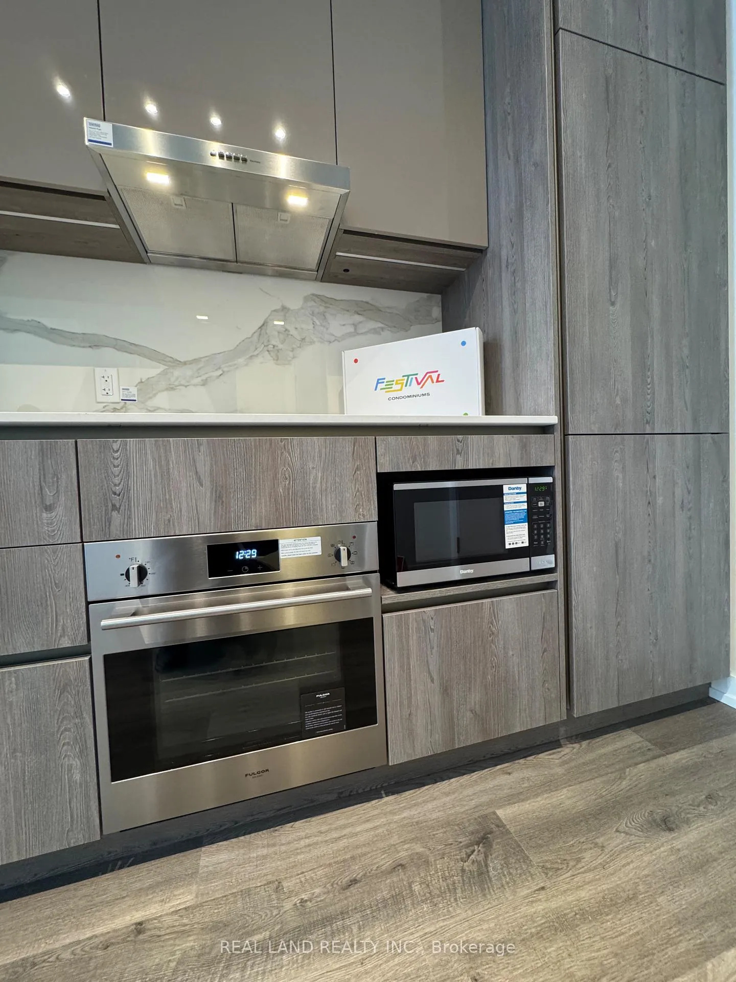 Photo 12 of Unit 3603, 8 Interchange Way, Vaughan, Vaughan Corporate Centre — HOMEH