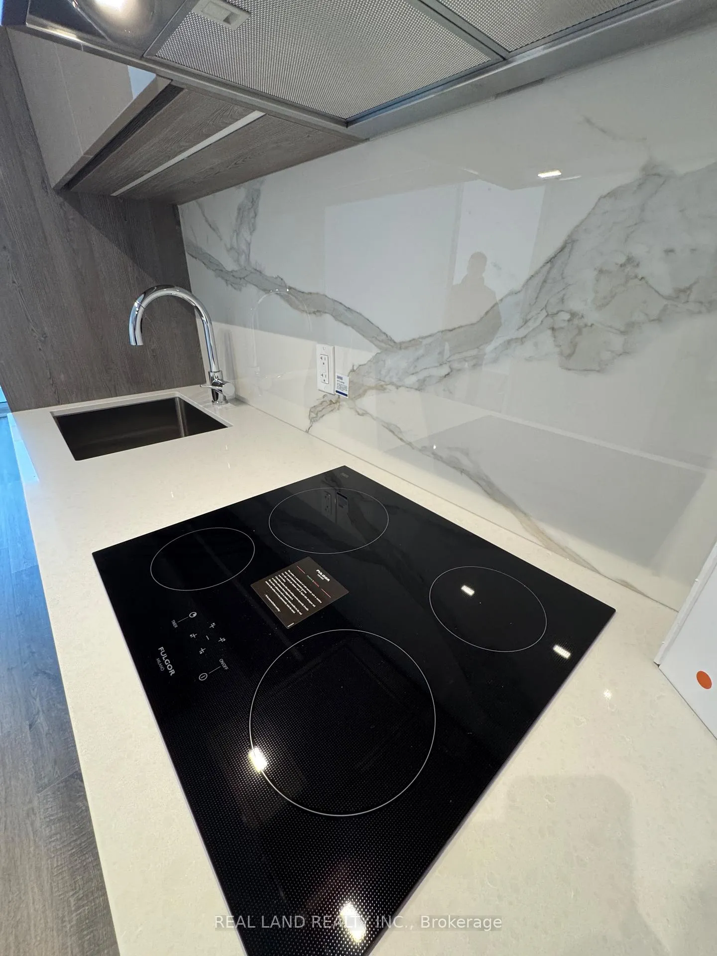 Photo 13 of Unit 3603, 8 Interchange Way, Vaughan, Vaughan Corporate Centre — HOMEH