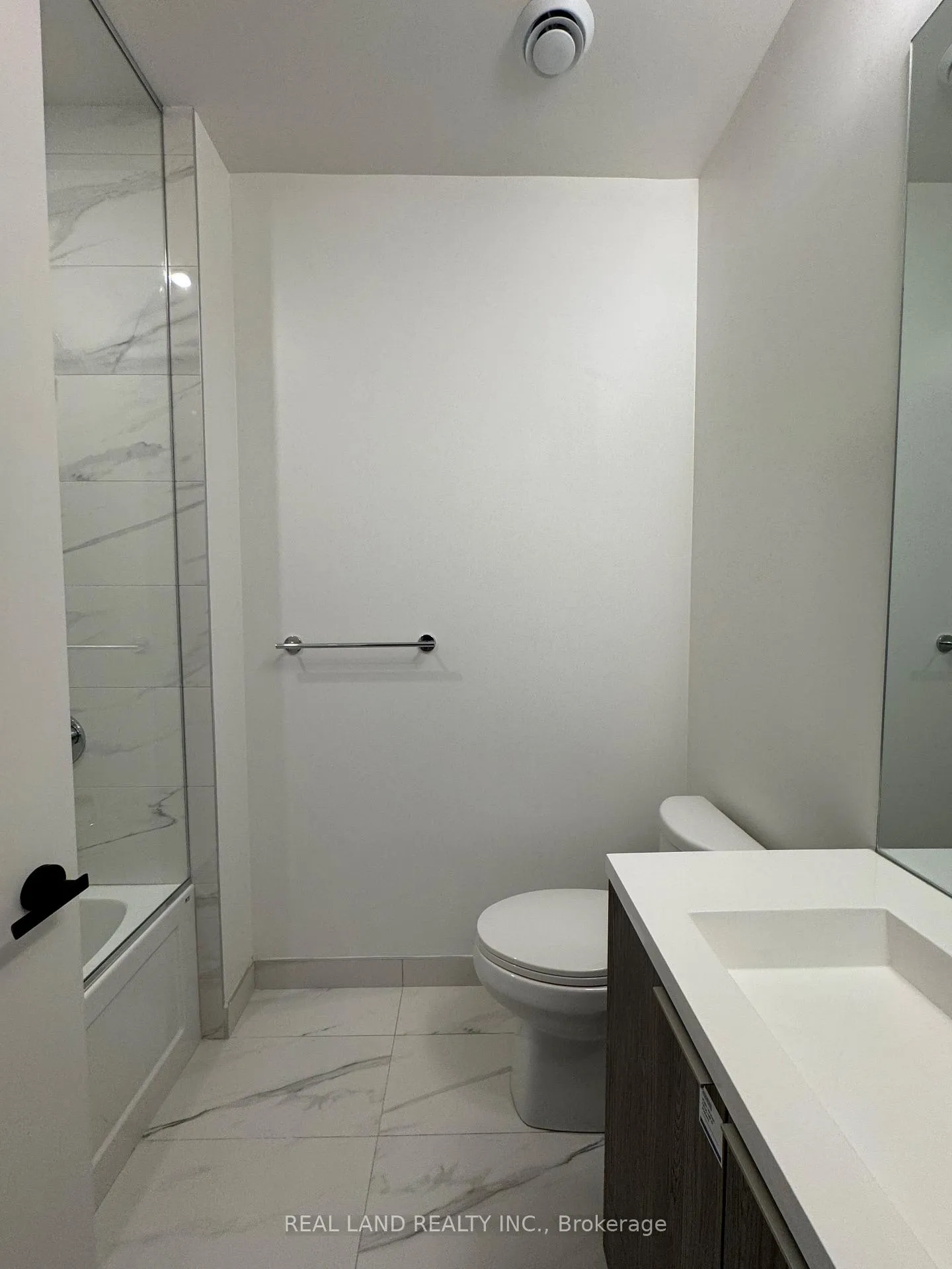Photo 16 of Unit 3603, 8 Interchange Way, Vaughan, Vaughan Corporate Centre — HOMEH