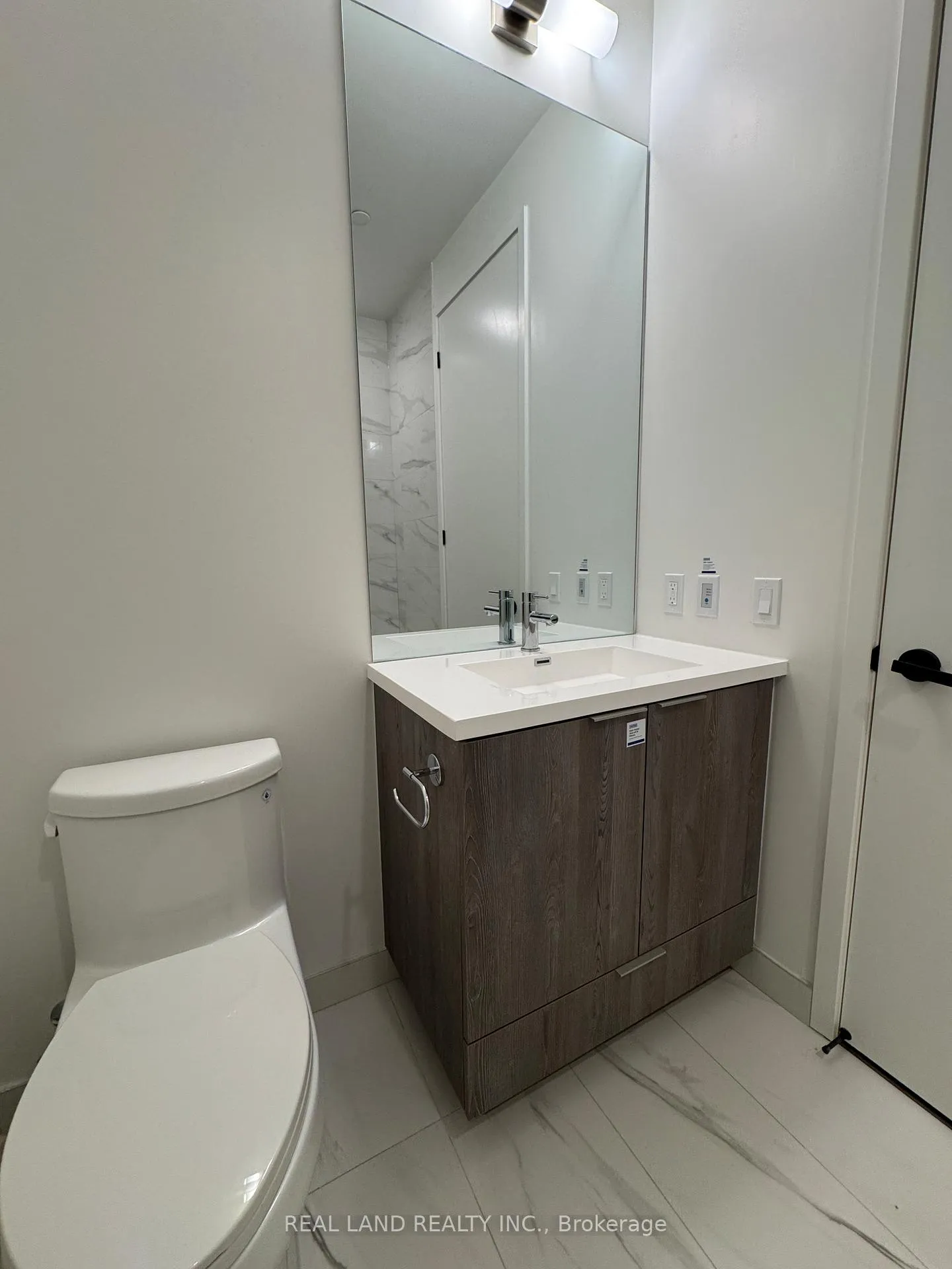 Photo 17 of Unit 3603, 8 Interchange Way, Vaughan, Vaughan Corporate Centre — HOMEH