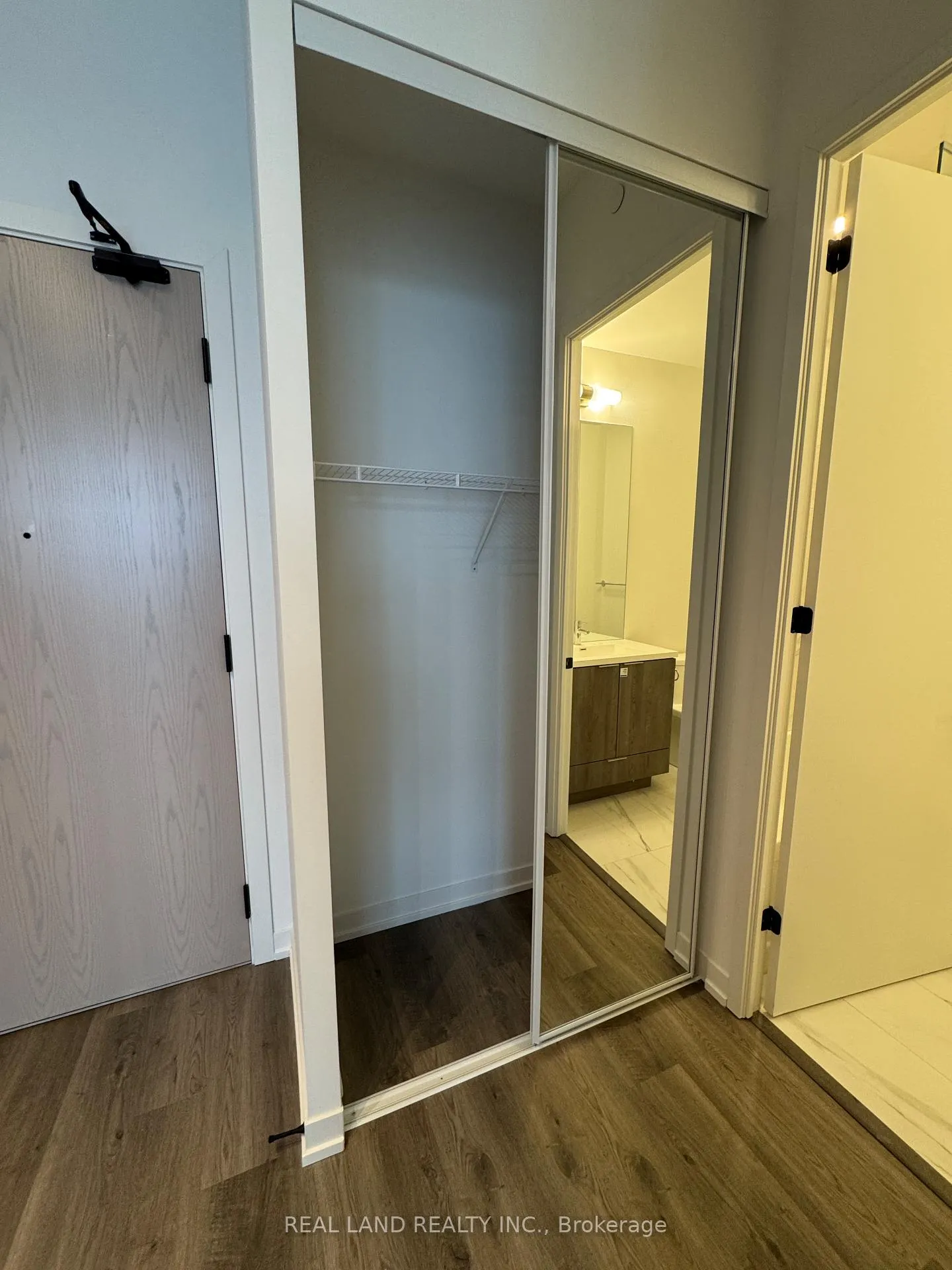 Photo 21 of Unit 3603, 8 Interchange Way, Vaughan, Vaughan Corporate Centre — HOMEH