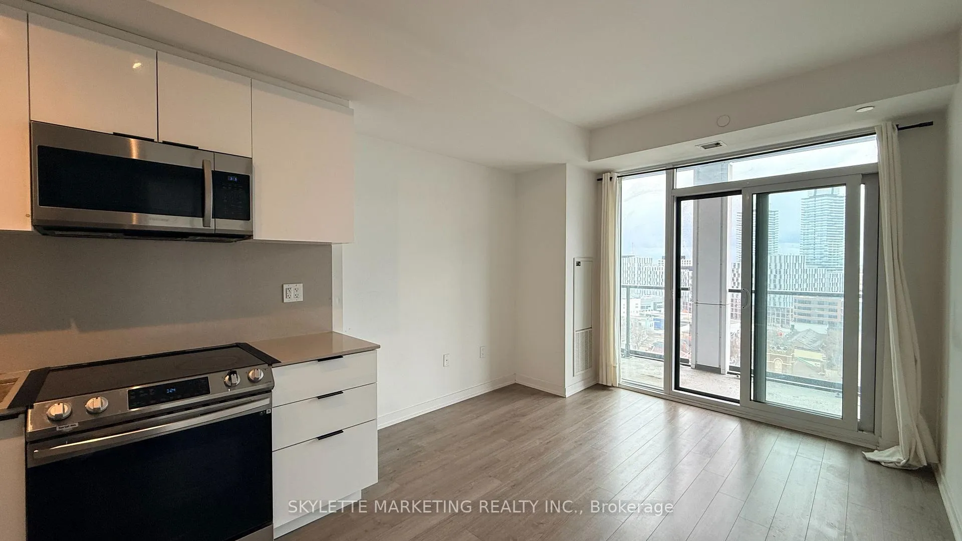 Photo 4 of Unit 1308, 50 Power Street, Toronto, Moss Park — HOMEH