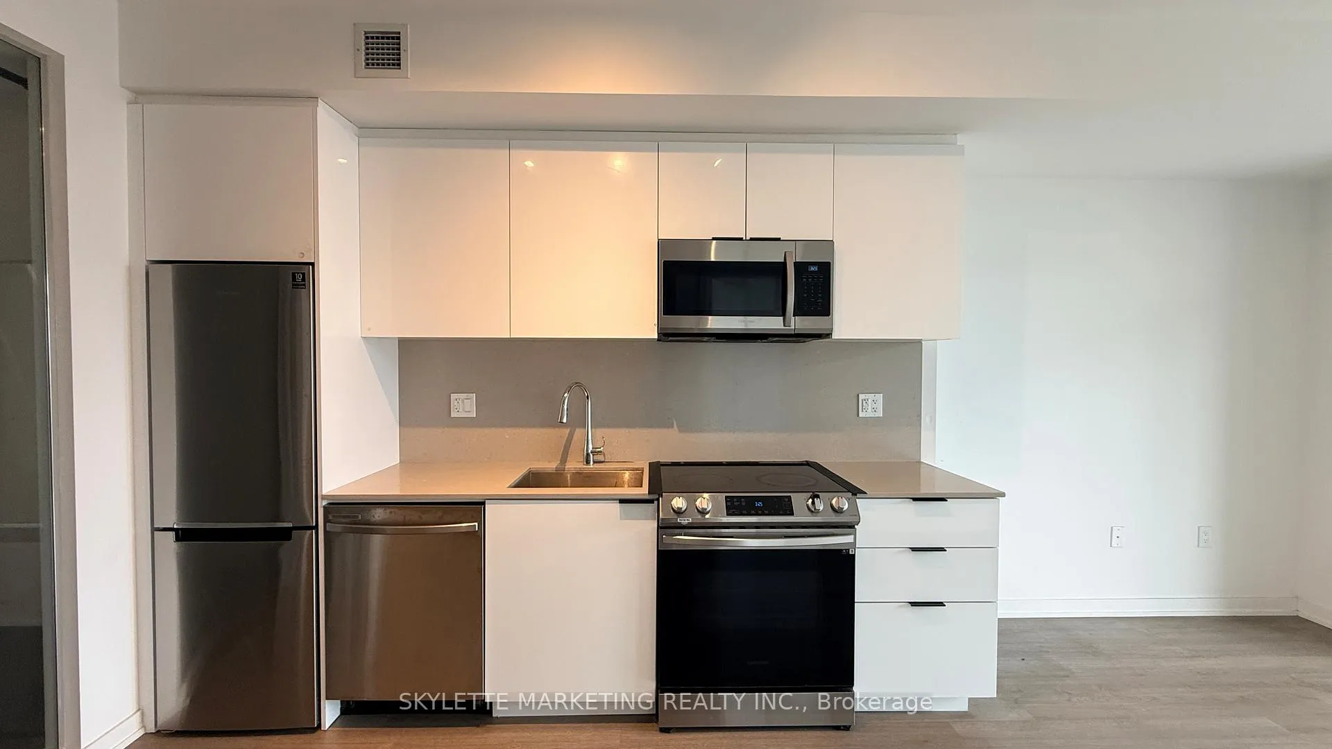 Photo 5 of Unit 1308, 50 Power Street, Toronto, Moss Park — HOMEH