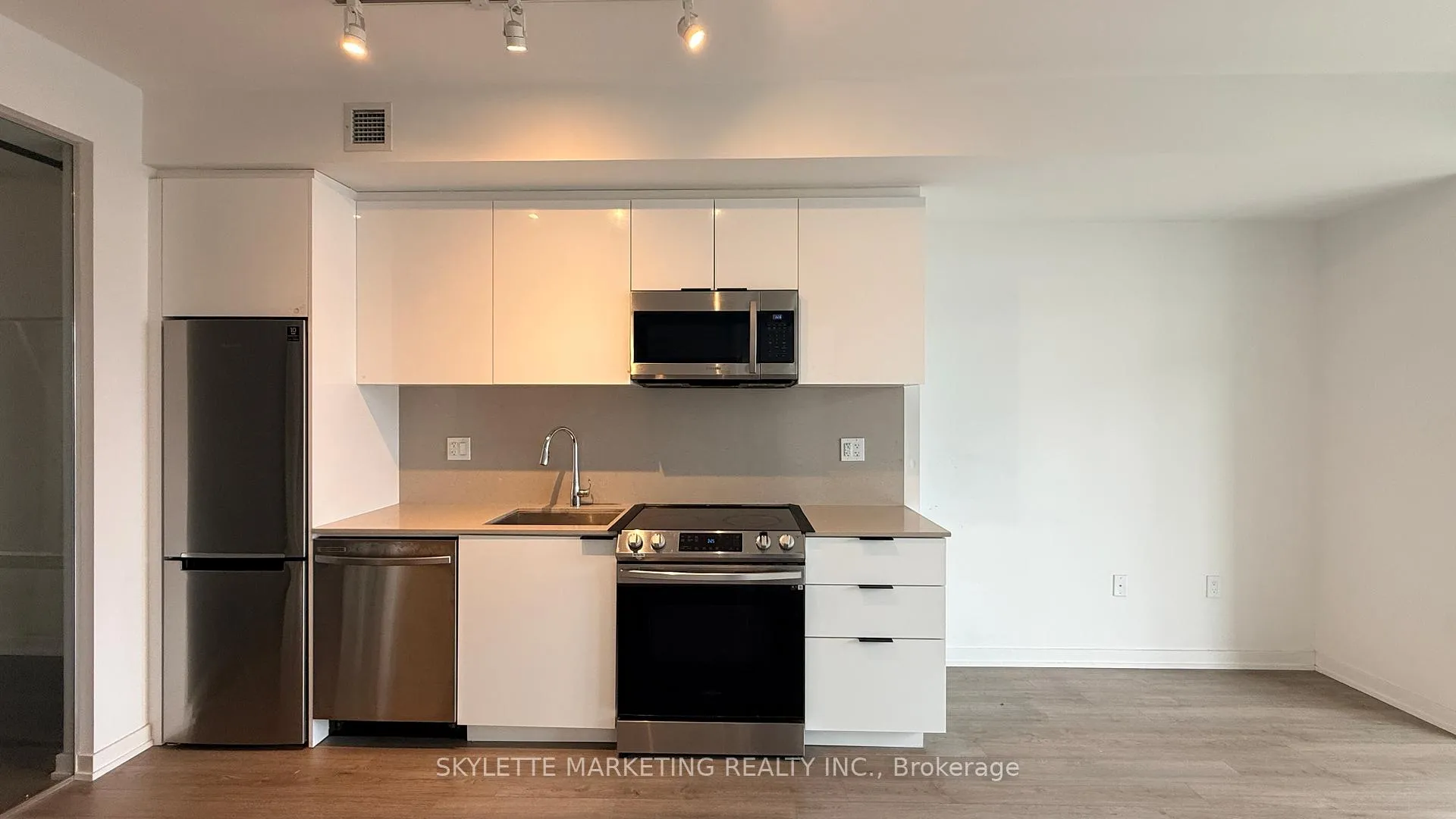 Photo 6 of Unit 1308, 50 Power Street, Toronto, Moss Park — HOMEH