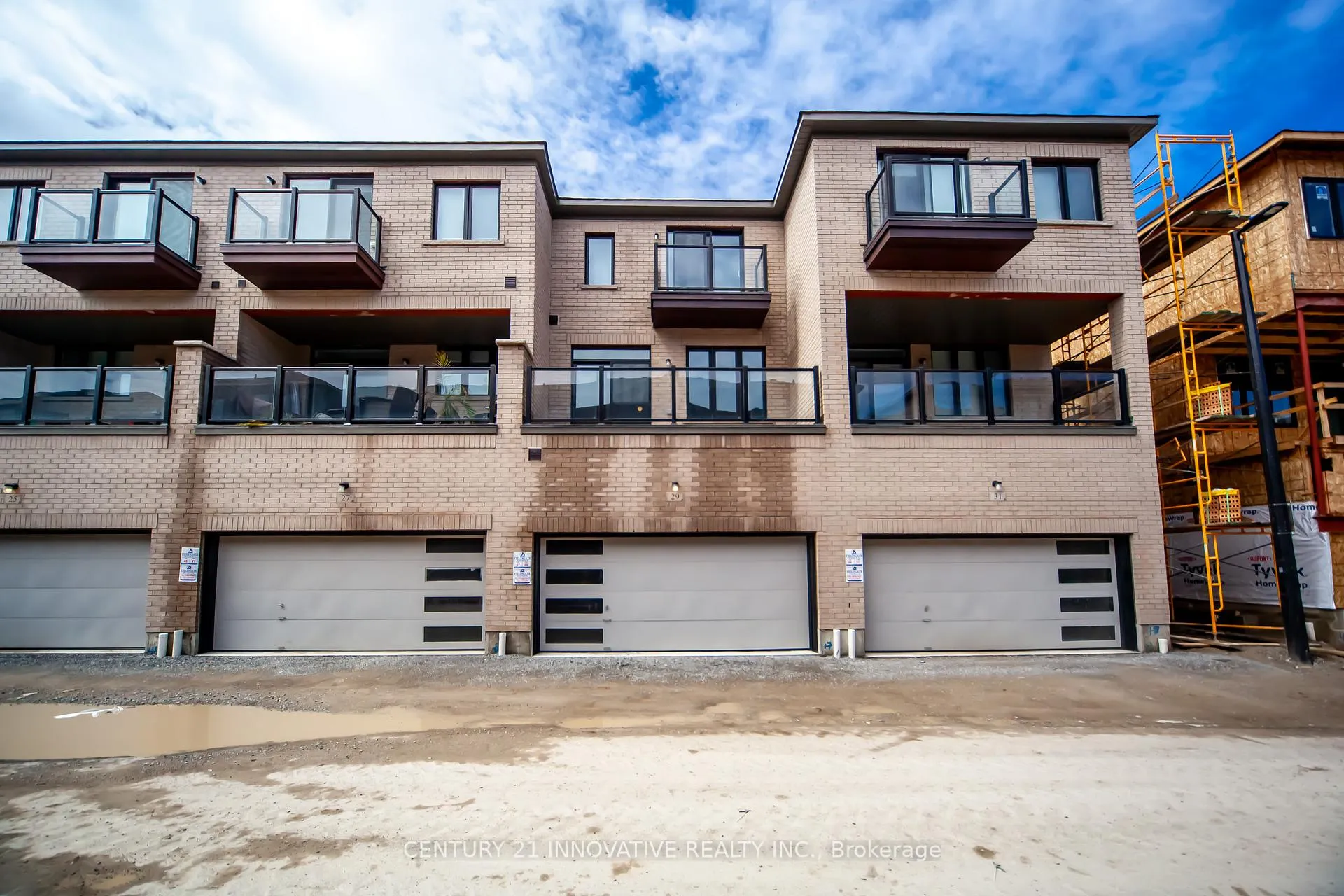 Photo 4 of 29 Steamboat Way, Whitby, Port Whitby — HOMEH