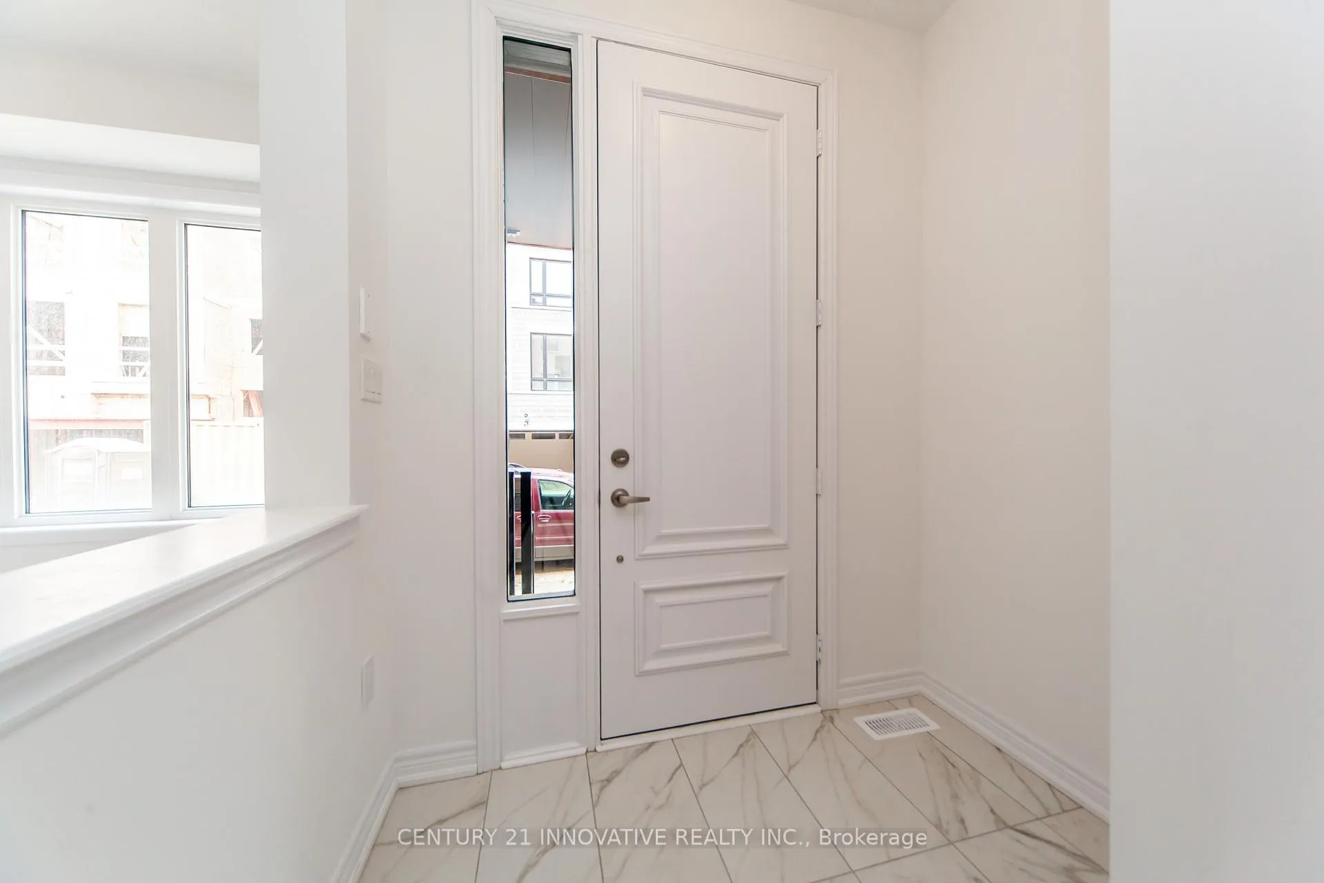 Photo 5 of 29 Steamboat Way, Whitby, Port Whitby — HOMEH