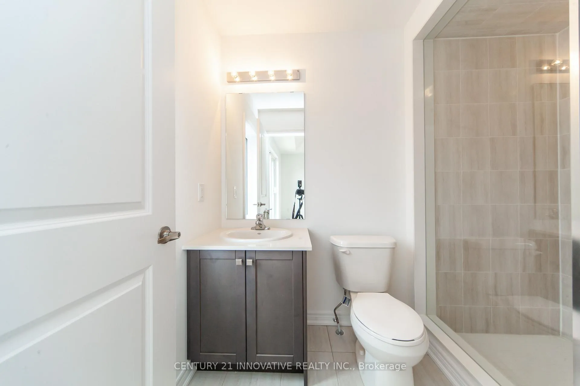 Photo 18 of 29 Steamboat Way, Whitby, Port Whitby — HOMEH