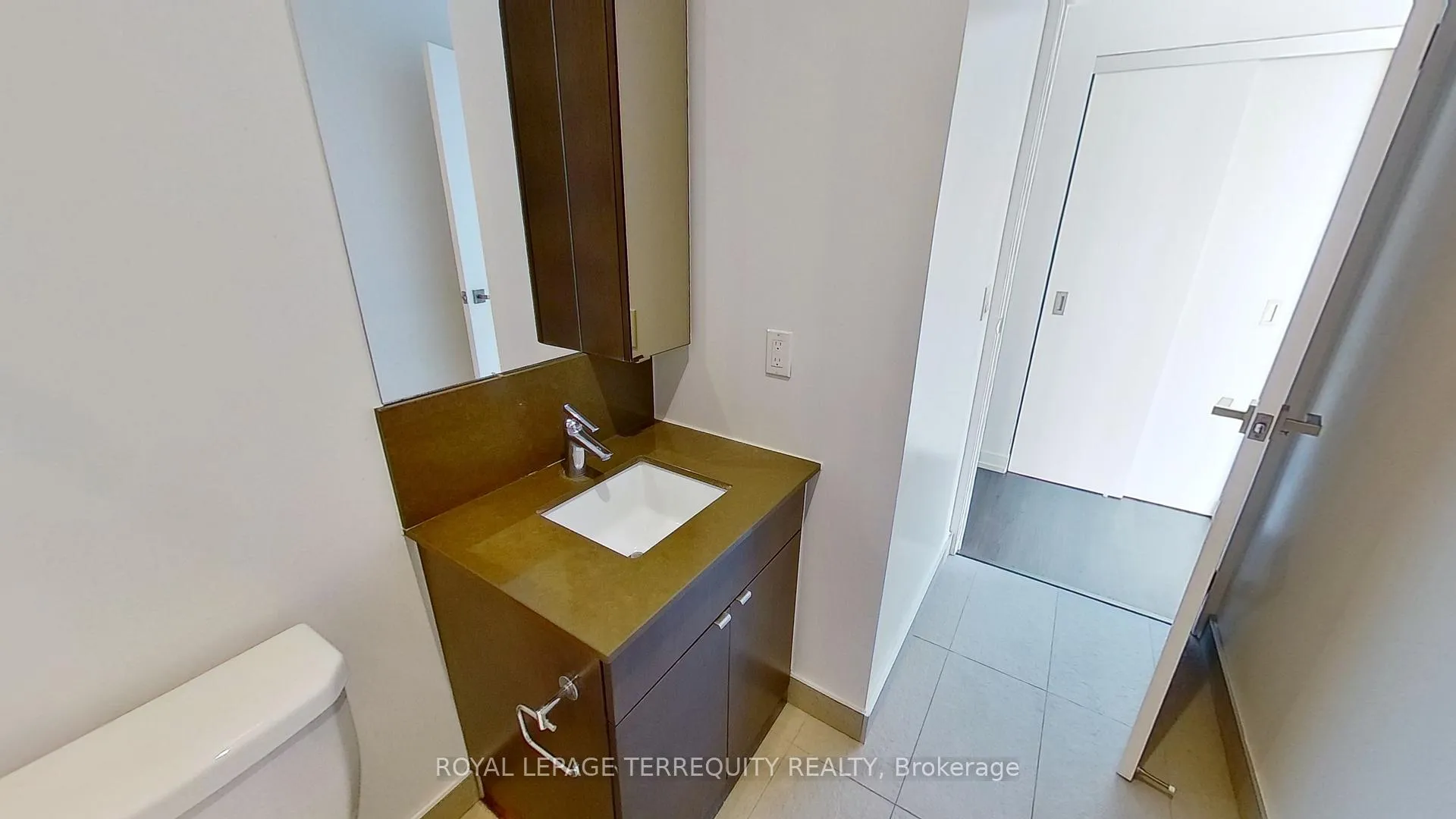Photo 3 of Unit 2317, 98 Lillian Street, Toronto, Mount Pleasant East — HOMEH