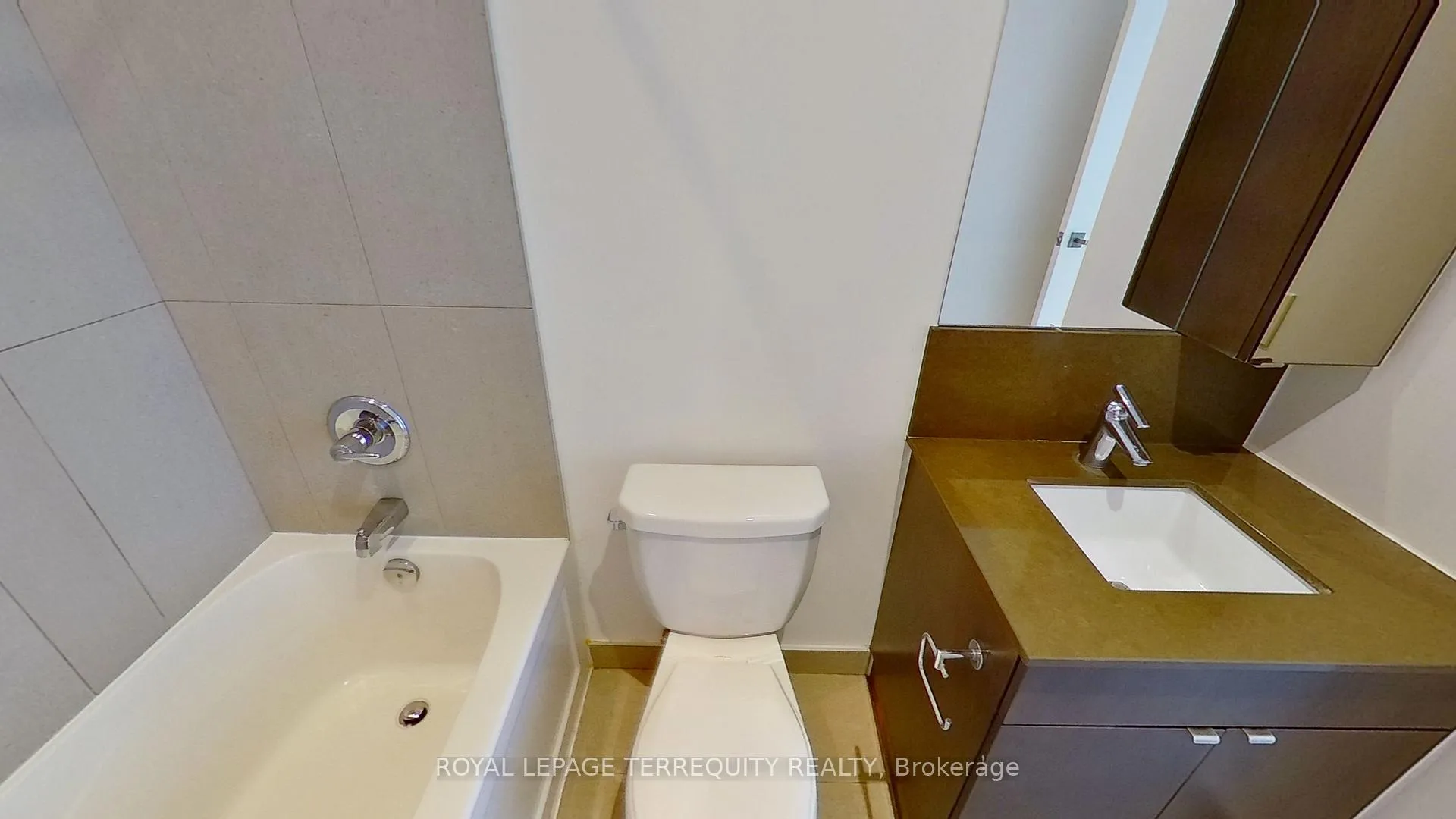 Photo 4 of Unit 2317, 98 Lillian Street, Toronto, Mount Pleasant East — HOMEH