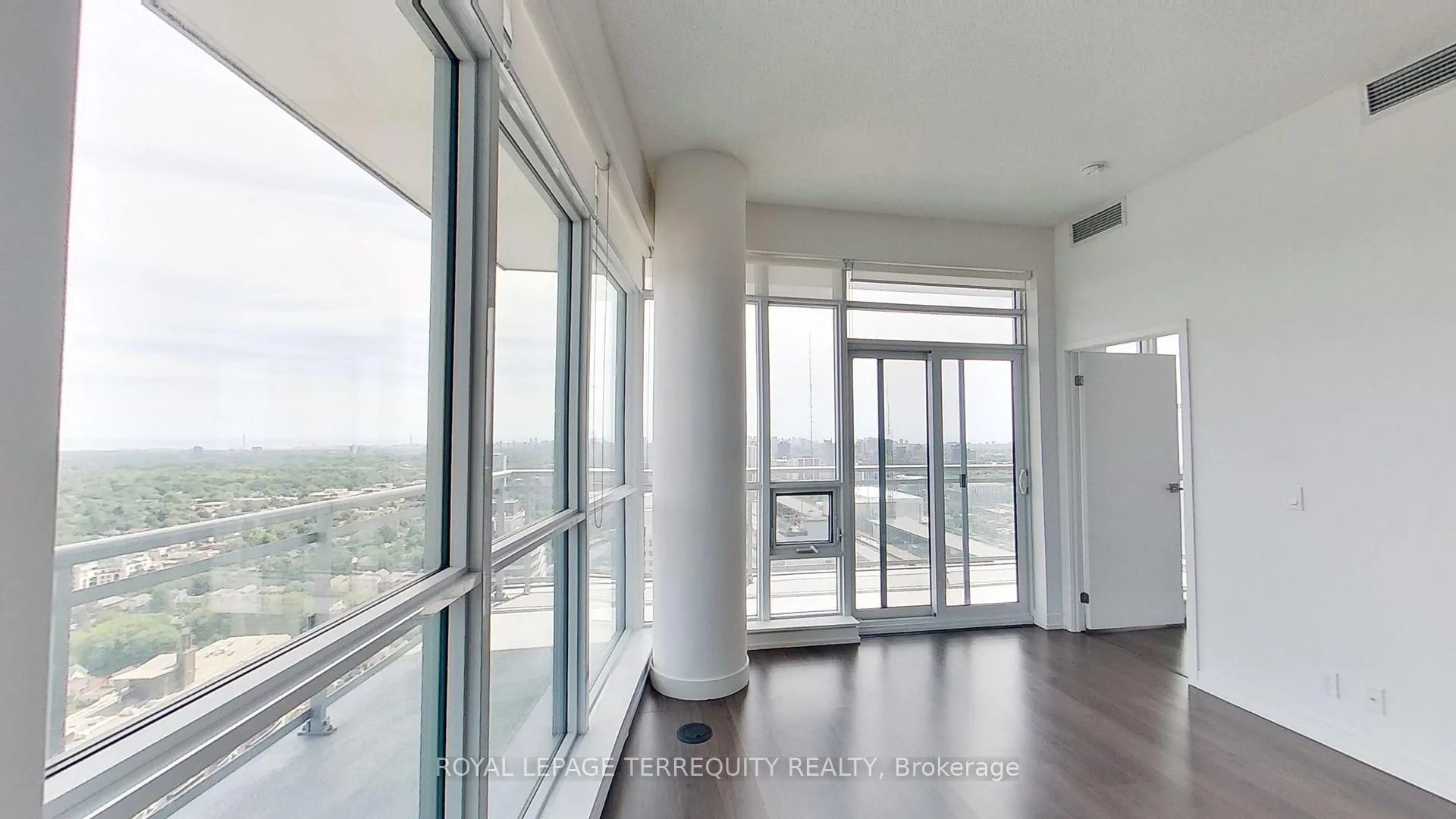 Photo 7 of Unit 2317, 98 Lillian Street, Toronto, Mount Pleasant East — HOMEH
