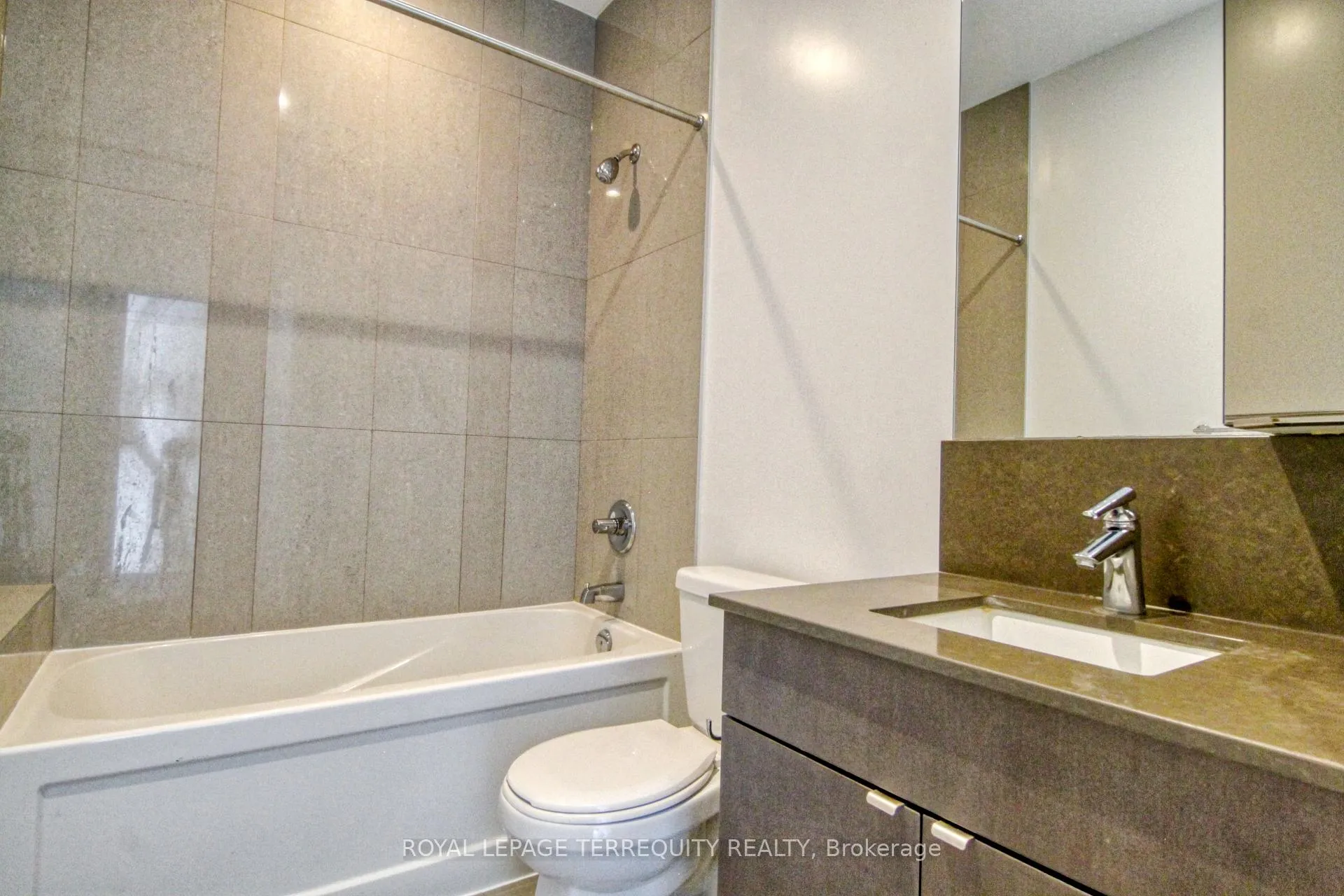 Photo 15 of Unit 2317, 98 Lillian Street, Toronto, Mount Pleasant East — HOMEH
