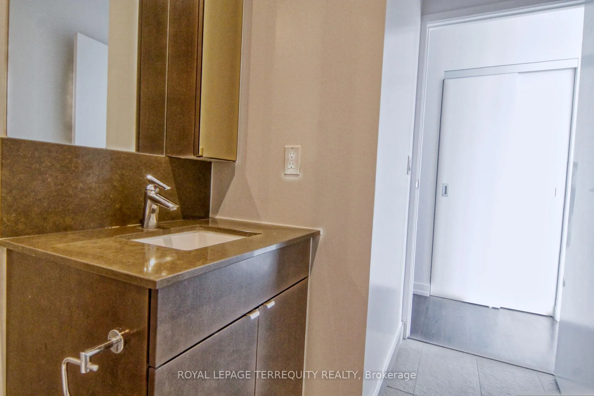Photo 16 of Unit 2317, 98 Lillian Street, Toronto, Mount Pleasant East — HOMEH