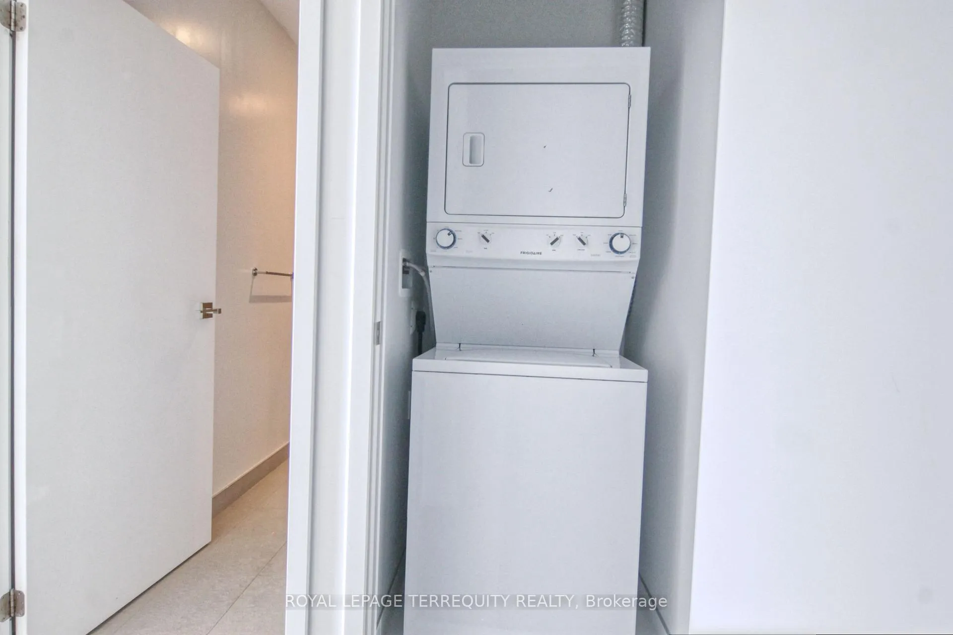Photo 17 of Unit 2317, 98 Lillian Street, Toronto, Mount Pleasant East — HOMEH