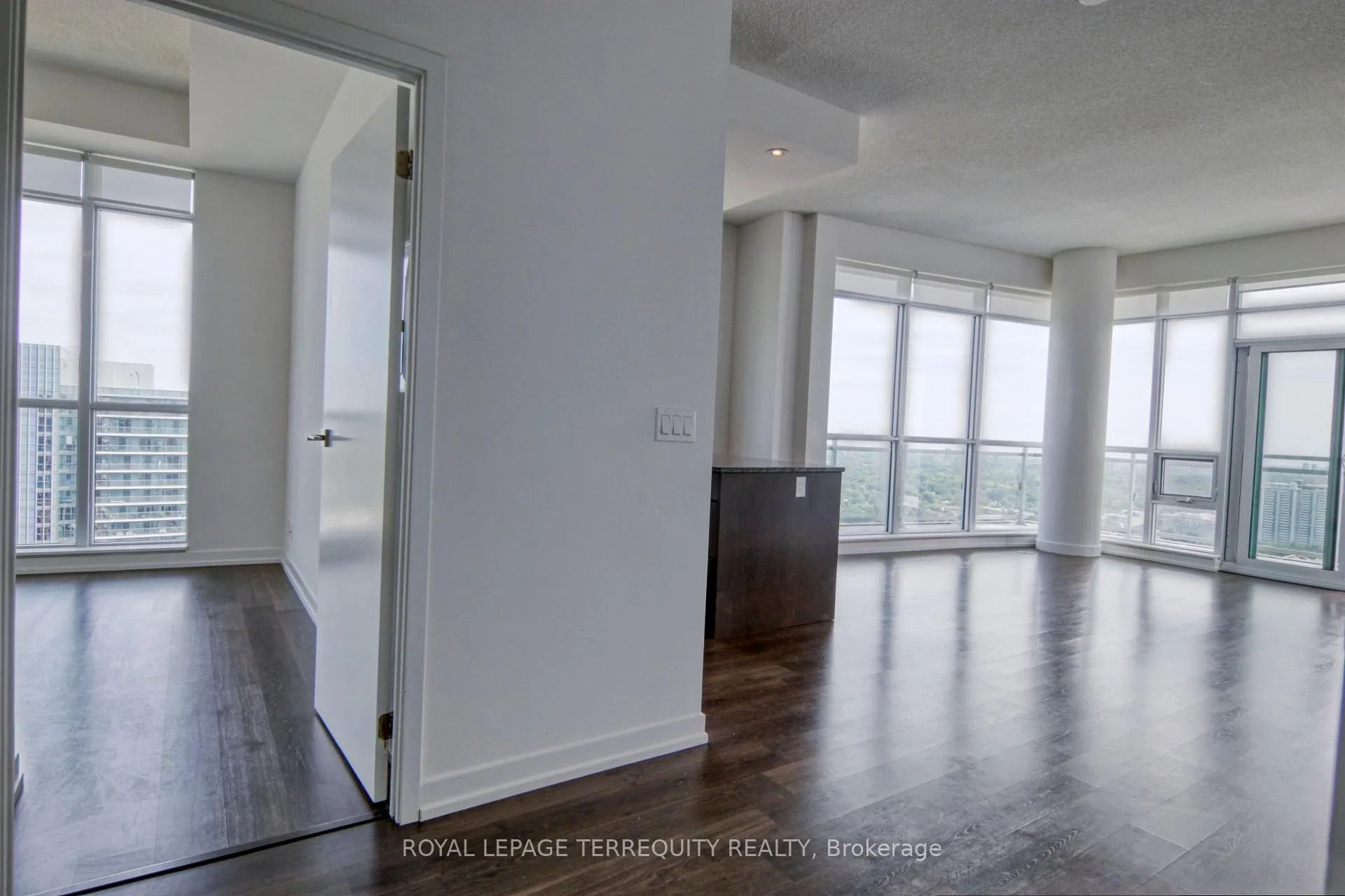 Photo 18 of Unit 2317, 98 Lillian Street, Toronto, Mount Pleasant East — HOMEH