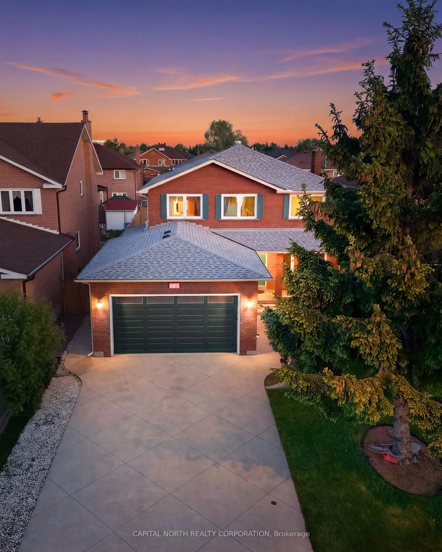Photo 2 of 168 Valleyway Crescent, Vaughan, Maple — HOMEH