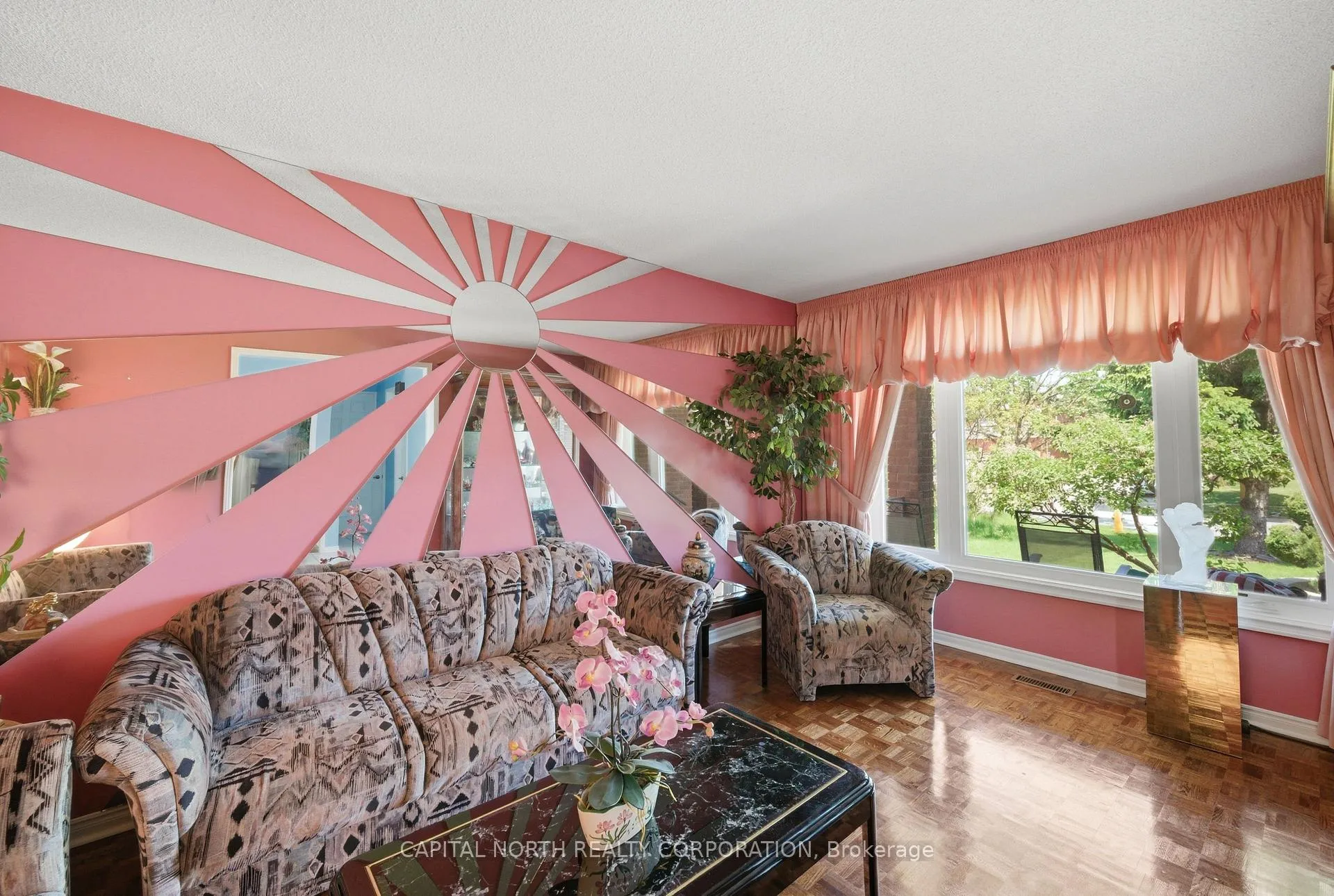 Photo 5 of 168 Valleyway Crescent, Vaughan, Maple — HOMEH