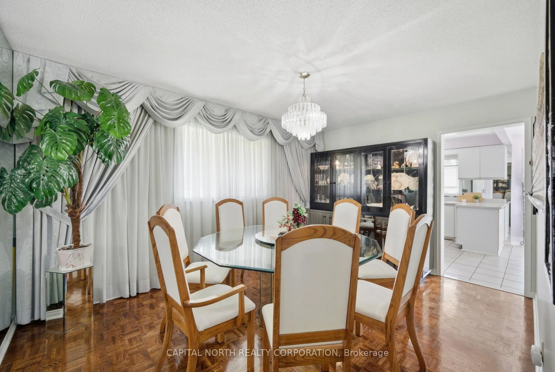 Photo 7 of 168 Valleyway Crescent, Vaughan, Maple — HOMEH