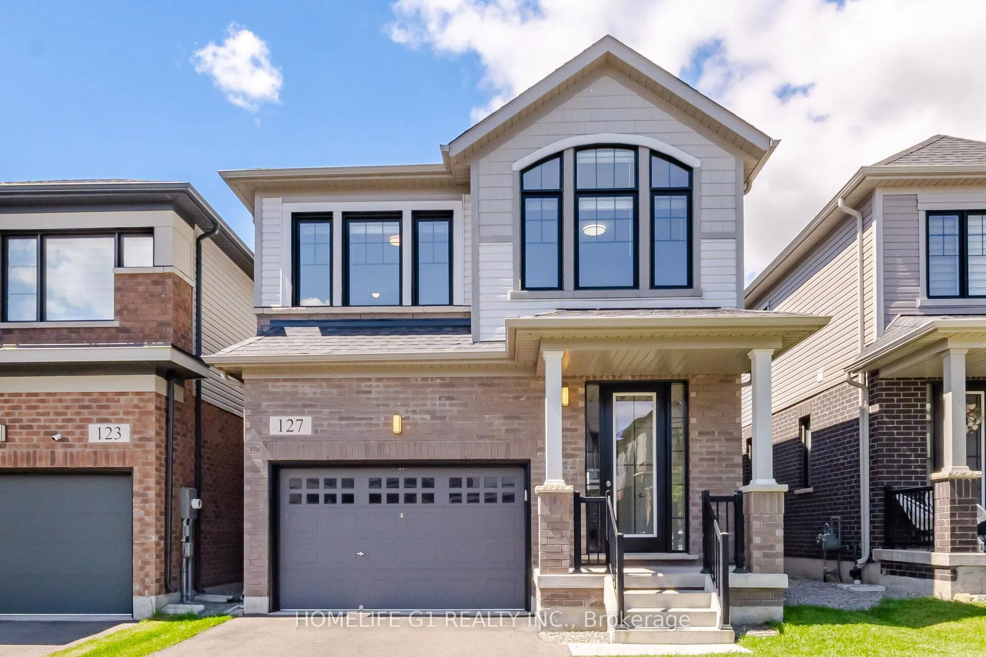 Photo 1 of 127 Fairey Crescent, Hamilton, Mount Hope — HOMEH