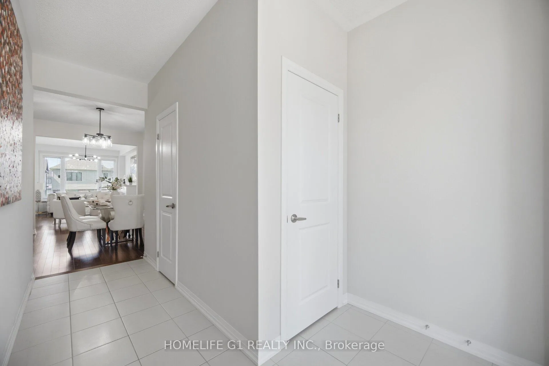 Photo 3 of 127 Fairey Crescent, Hamilton, Mount Hope — HOMEH