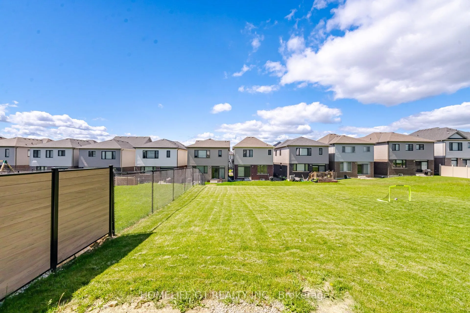 Photo 18 of 127 Fairey Crescent, Hamilton, Mount Hope — HOMEH