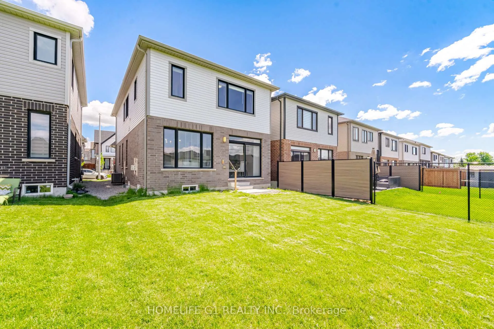 Photo 19 of 127 Fairey Crescent, Hamilton, Mount Hope — HOMEH