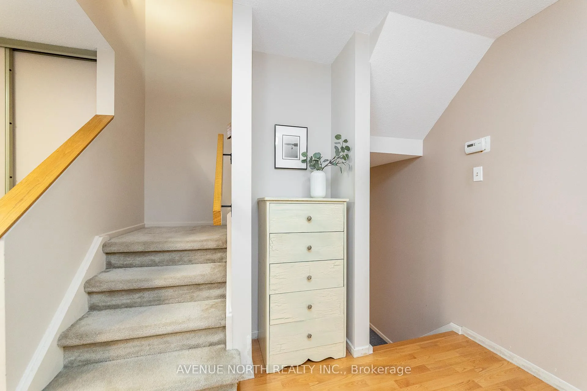 Photo 19 of 1897 Stonehenge Crescent, Ottawa, Pineview — HOMEH