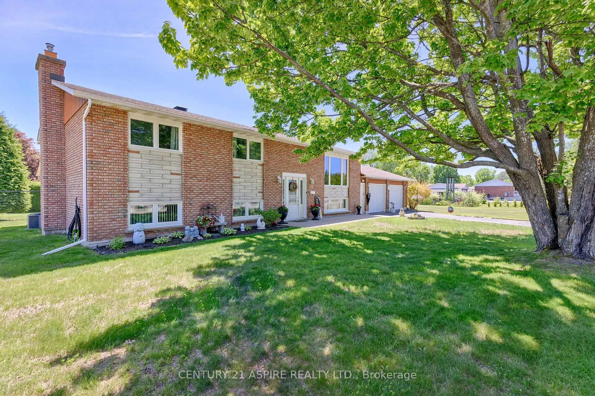Photo 5 of 2 Doris Street, Petawawa — HOMEH