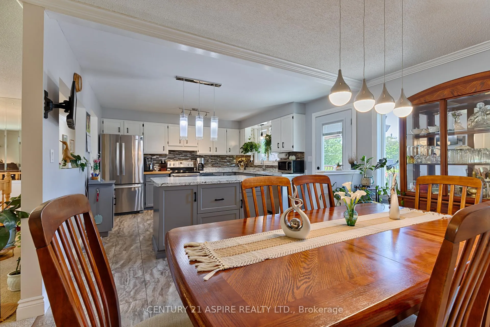 Photo 11 of 2 Doris Street, Petawawa — HOMEH