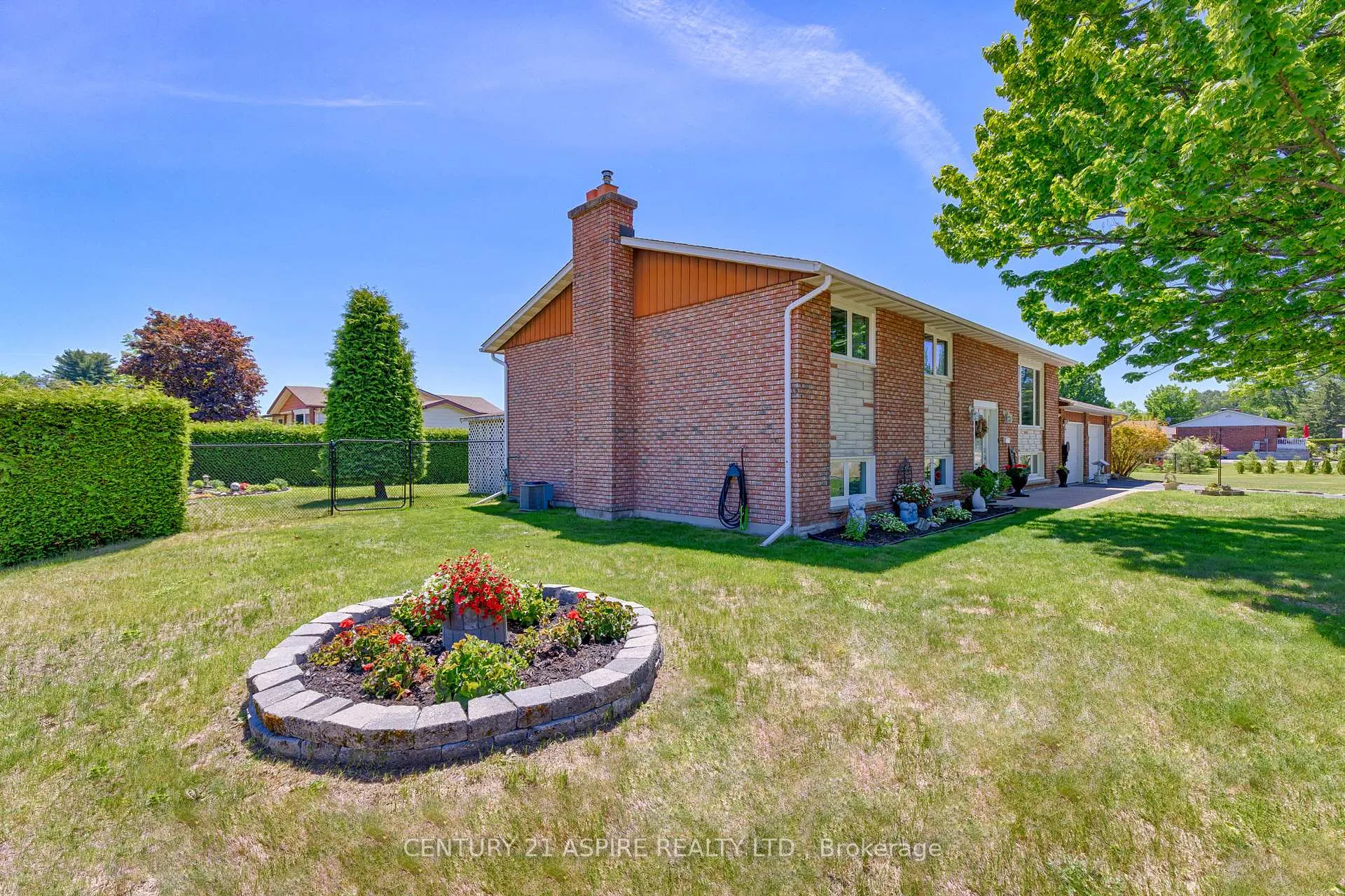 Photo 46 of 2 Doris Street, Petawawa — HOMEH
