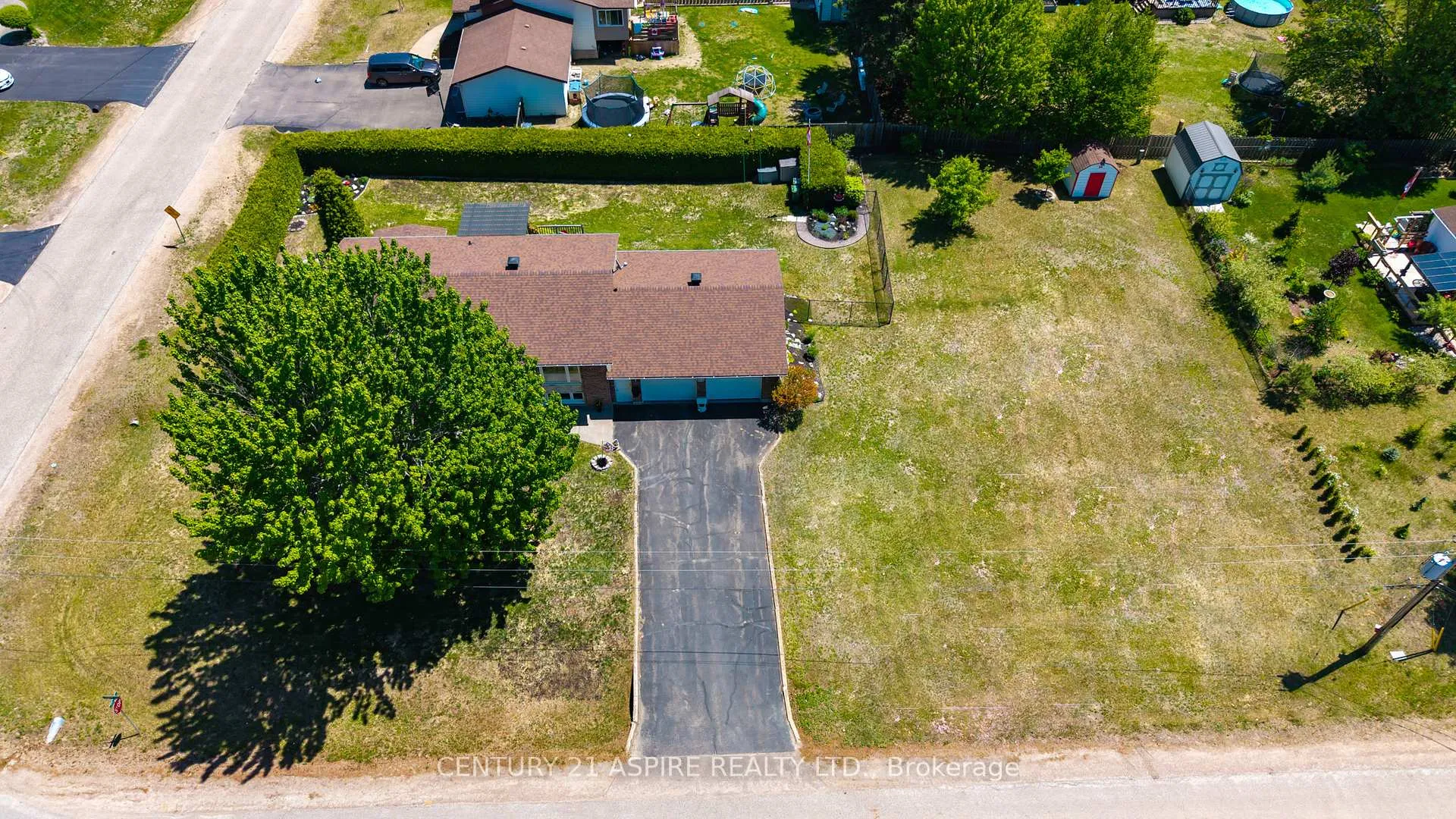 Photo 48 of 2 Doris Street, Petawawa — HOMEH