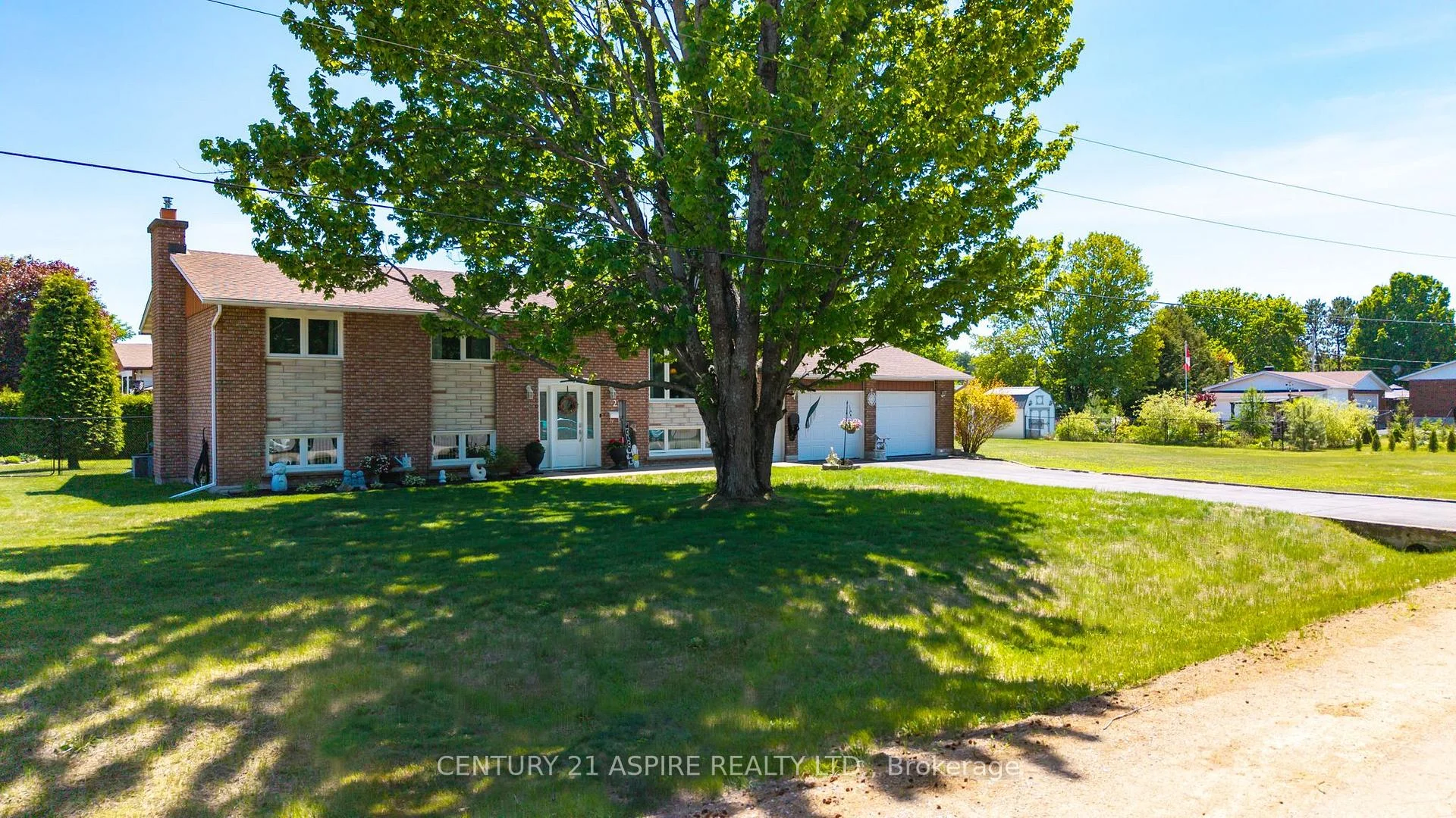 Photo 3 of 2 Doris Street, Petawawa — HOMEH