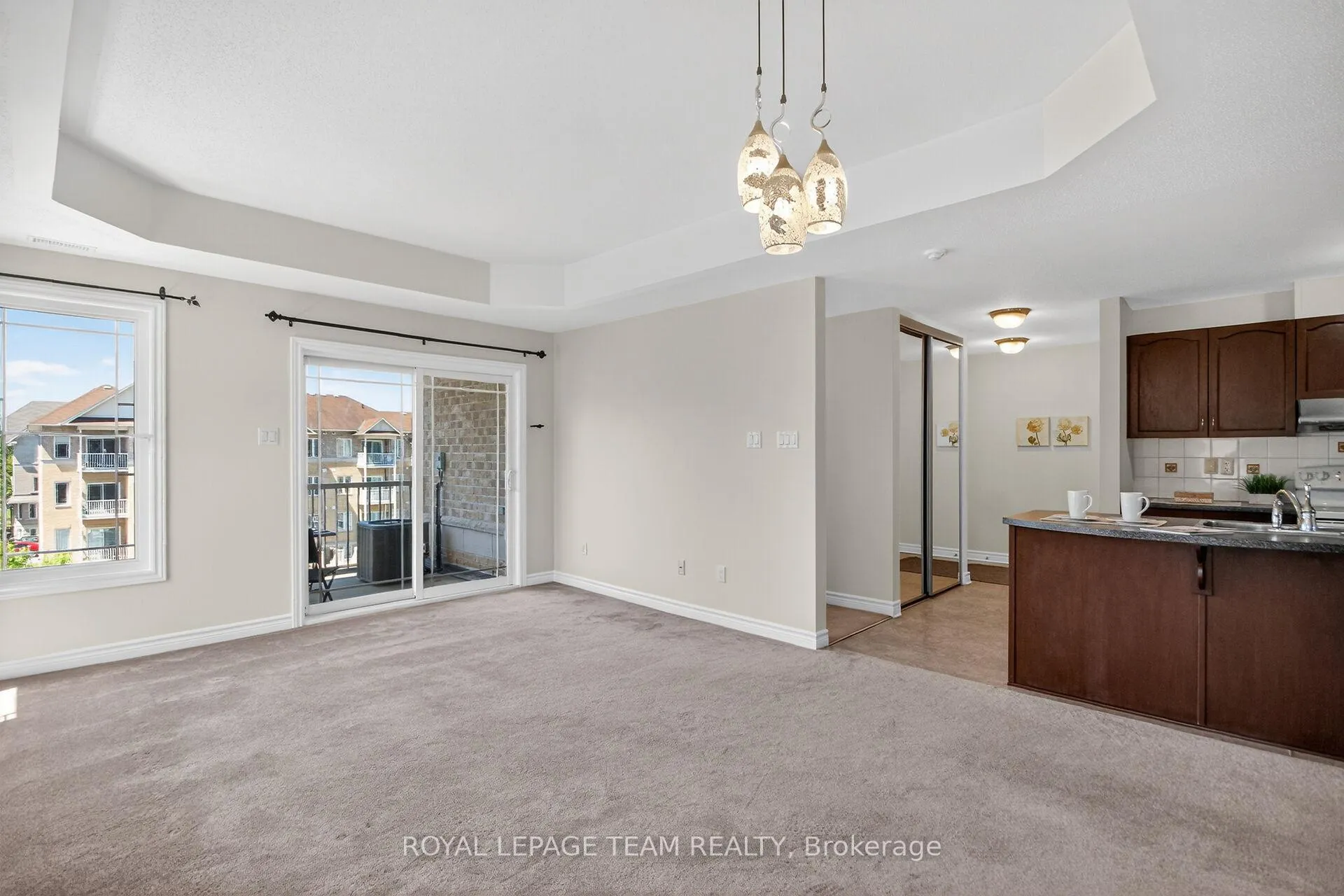 Photo 2 of Unit 7, 176 Paseo Private, Ottawa, Centrepointe — HOMEH