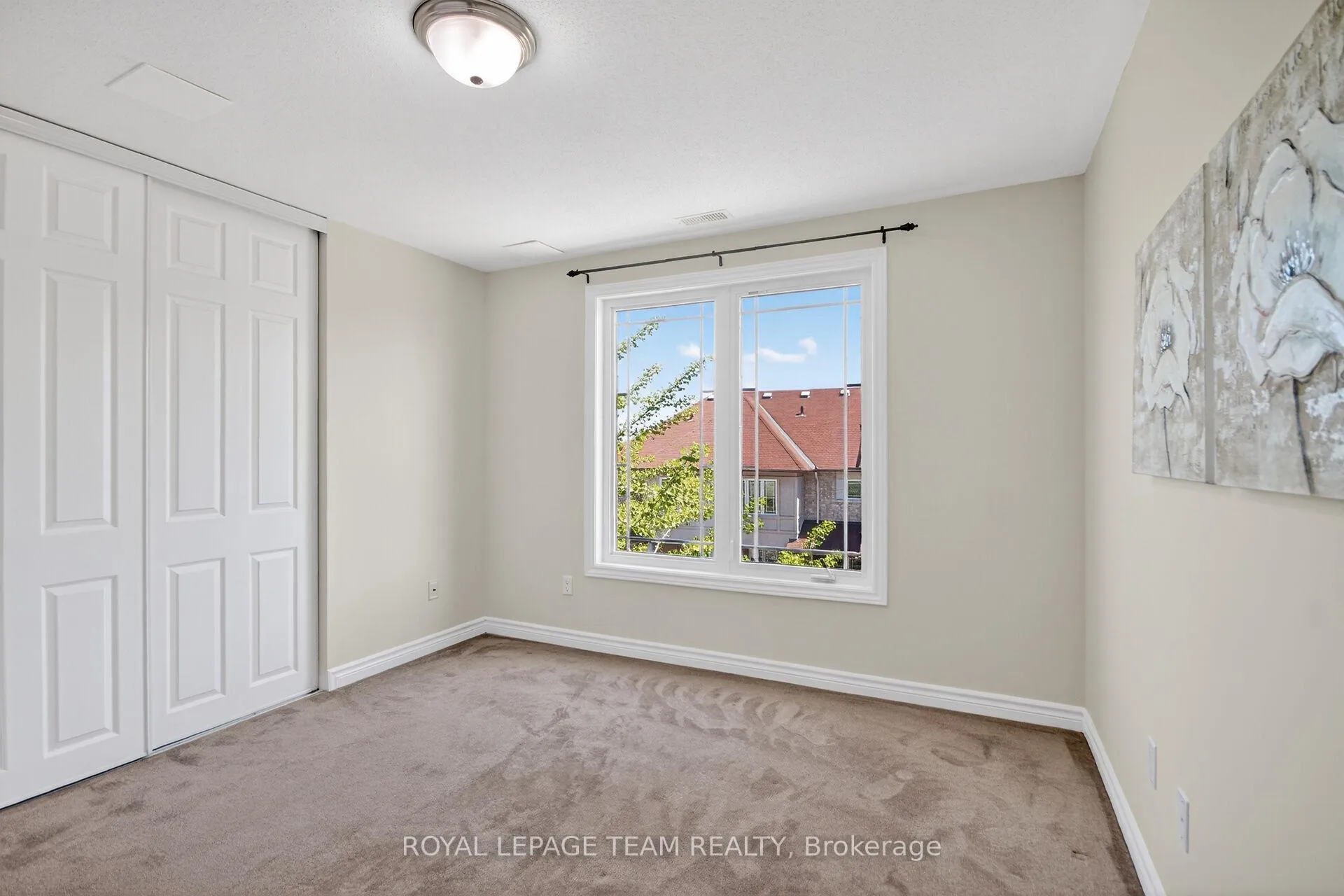 Photo 4 of Unit 7, 176 Paseo Private, Ottawa, Centrepointe — HOMEH