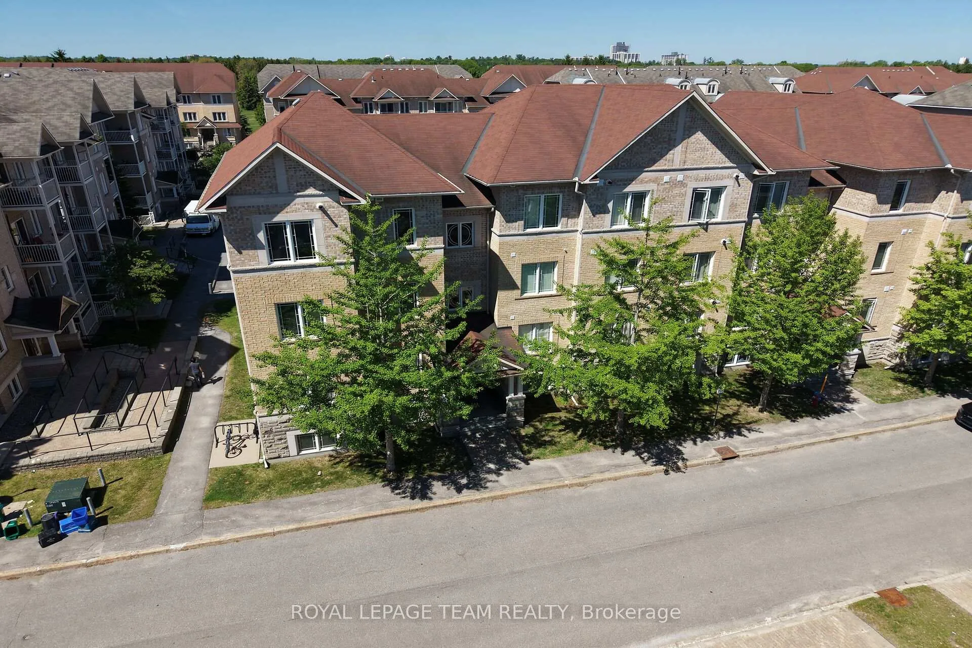 Photo 6 of Unit 7, 176 Paseo Private, Ottawa, Centrepointe — HOMEH