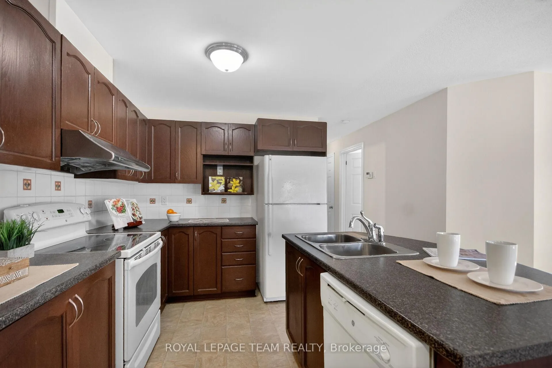 Photo 20 of Unit 7, 176 Paseo Private, Ottawa, Centrepointe — HOMEH