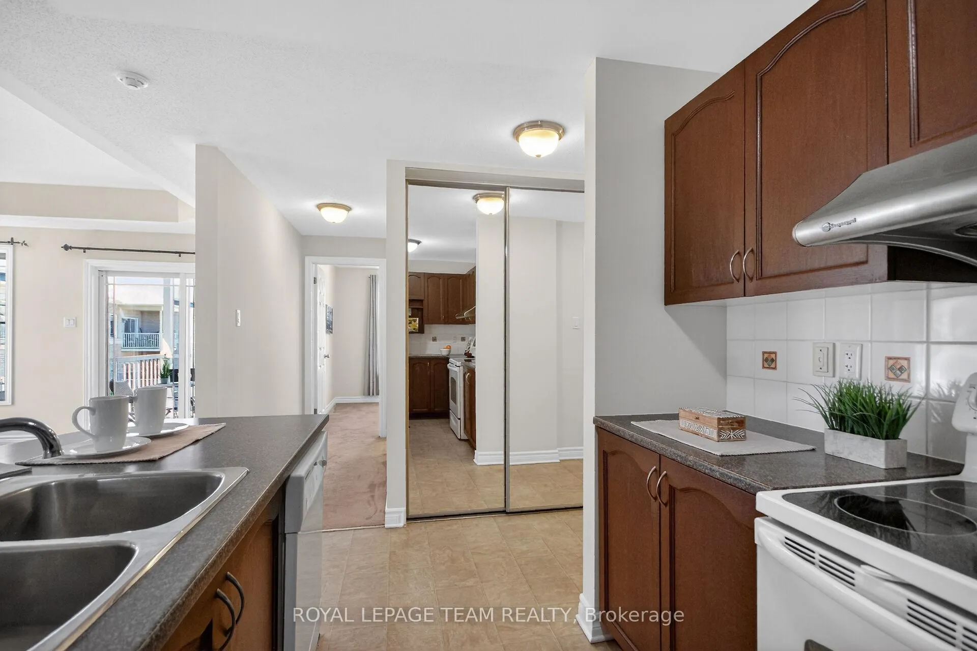 Photo 22 of Unit 7, 176 Paseo Private, Ottawa, Centrepointe — HOMEH