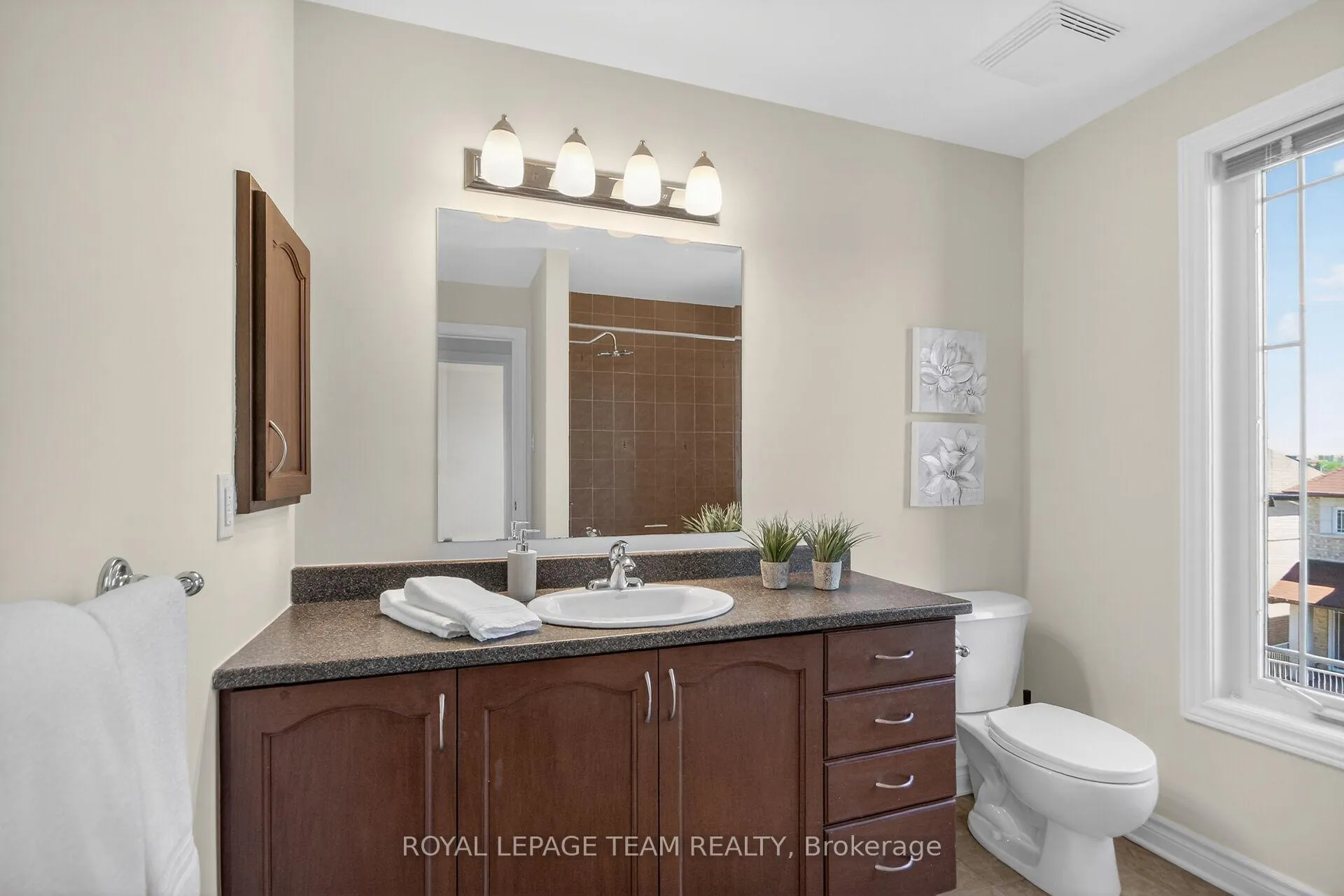 Photo 27 of Unit 7, 176 Paseo Private, Ottawa, Centrepointe — HOMEH