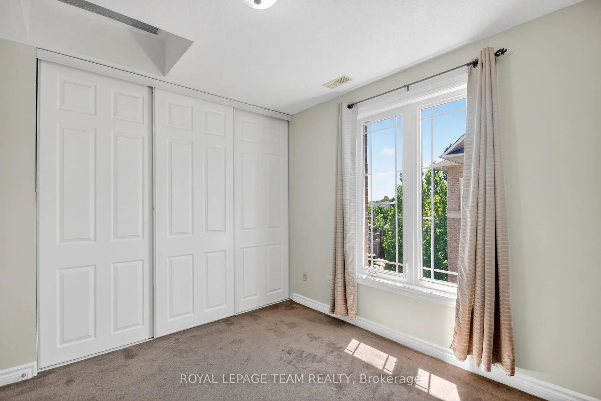 Photo 30 of Unit 7, 176 Paseo Private, Ottawa, Centrepointe — HOMEH