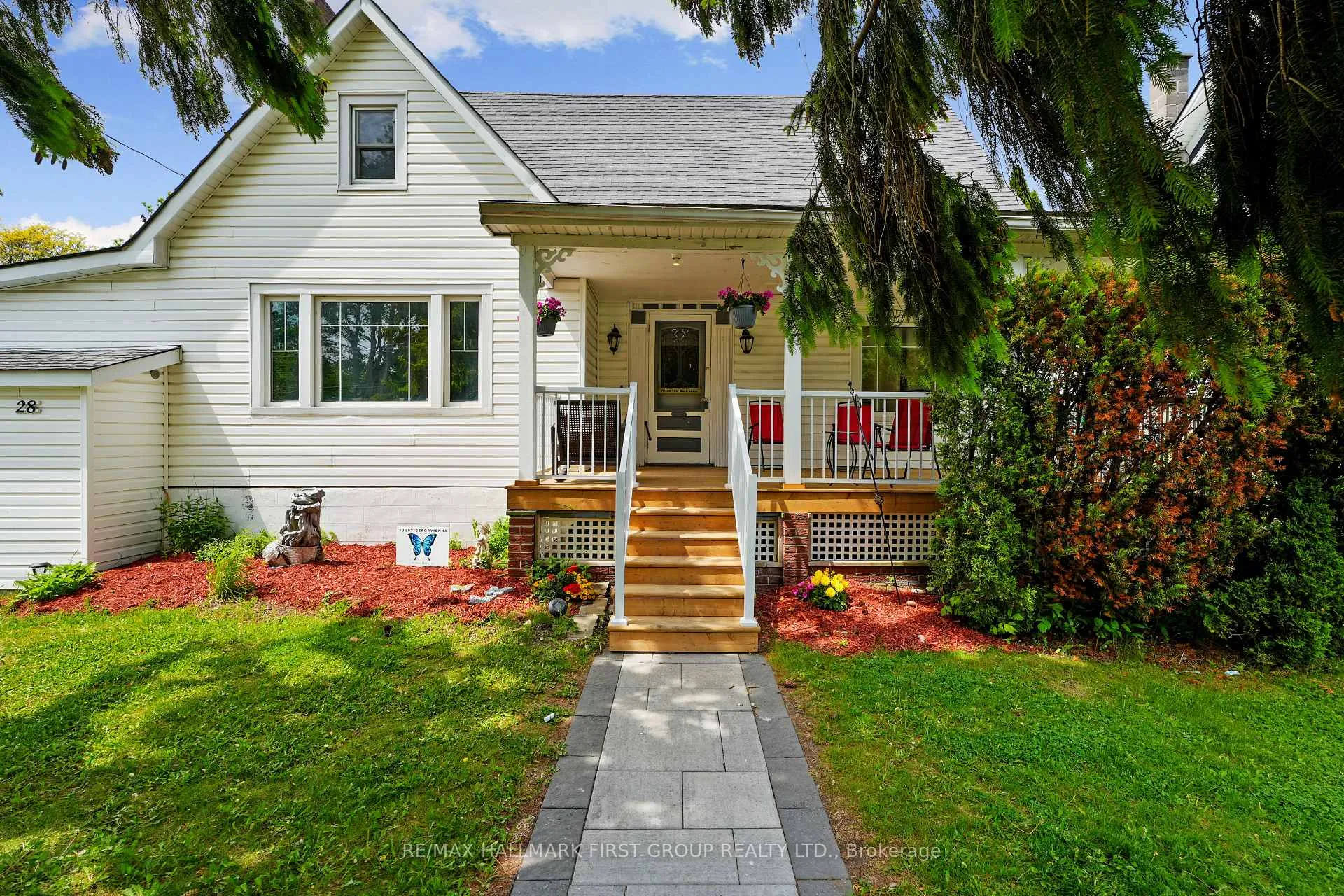 Photo of 28 King Street W