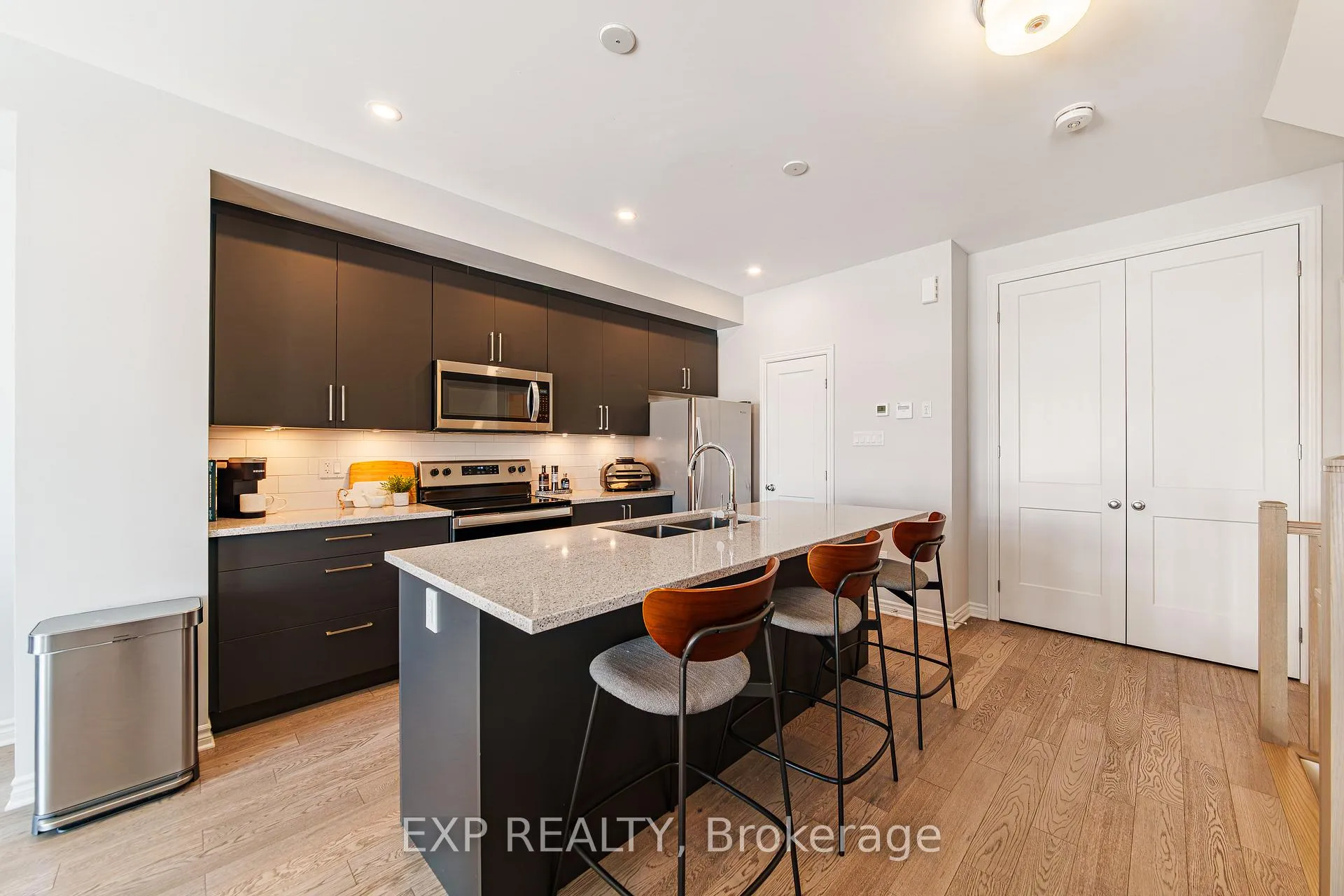 Photo 5 of 215 Pastel Way, Ottawa, Barrhaven - Half Moon Bay — HOMEH