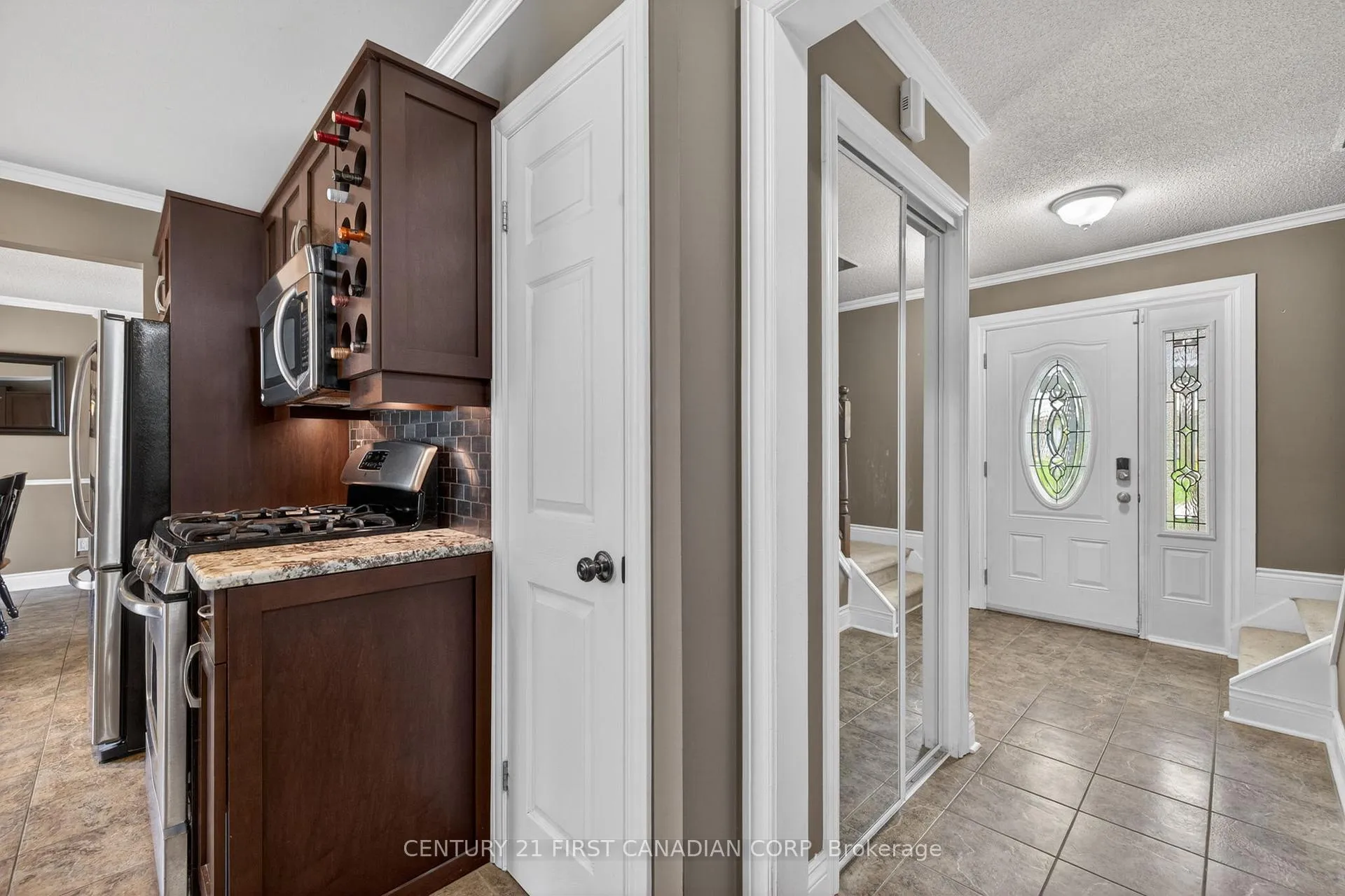 Photo 8 of 1093 Viscount Road, London, South M — HOMEH