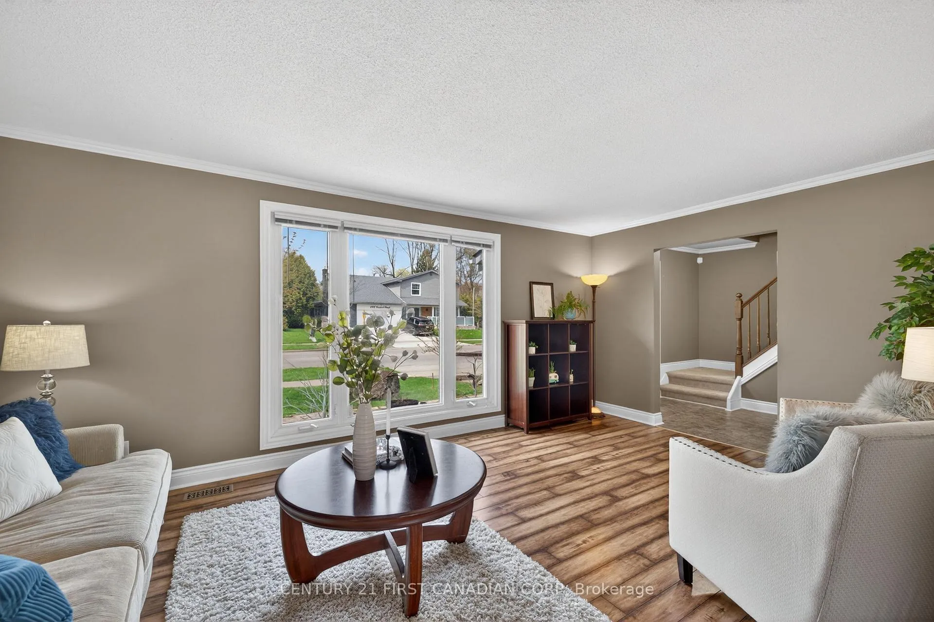 Photo 11 of 1093 Viscount Road, London, South M — HOMEH