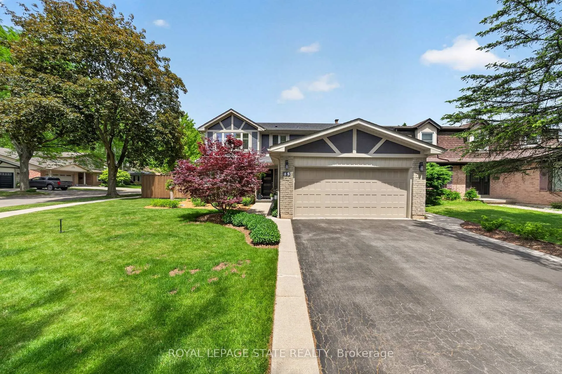 Photo 2 of 15 Ravine Drive, Hamilton, Cootes Paradise — HOMEH