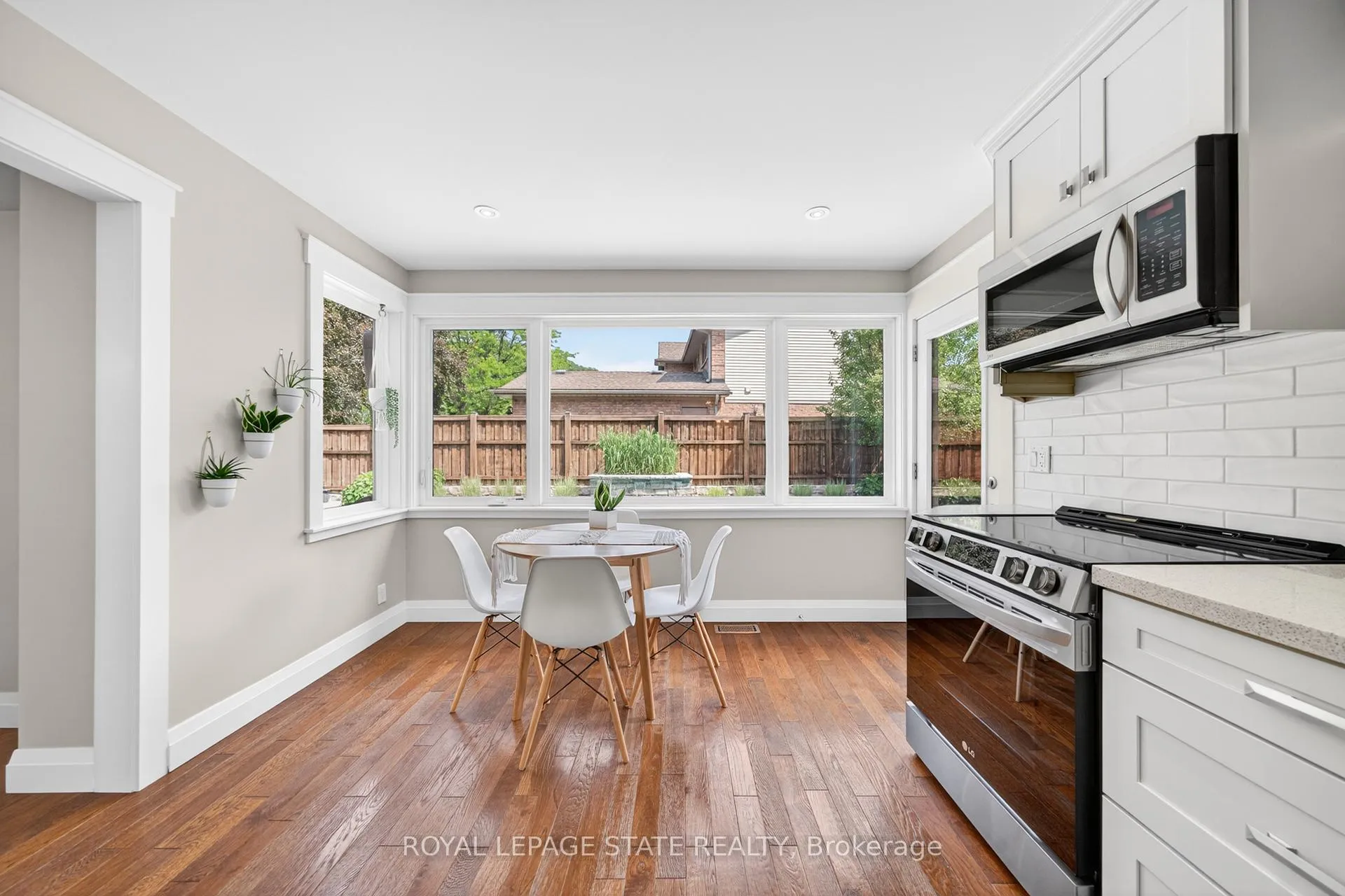 Photo 16 of 15 Ravine Drive, Hamilton, Cootes Paradise — HOMEH