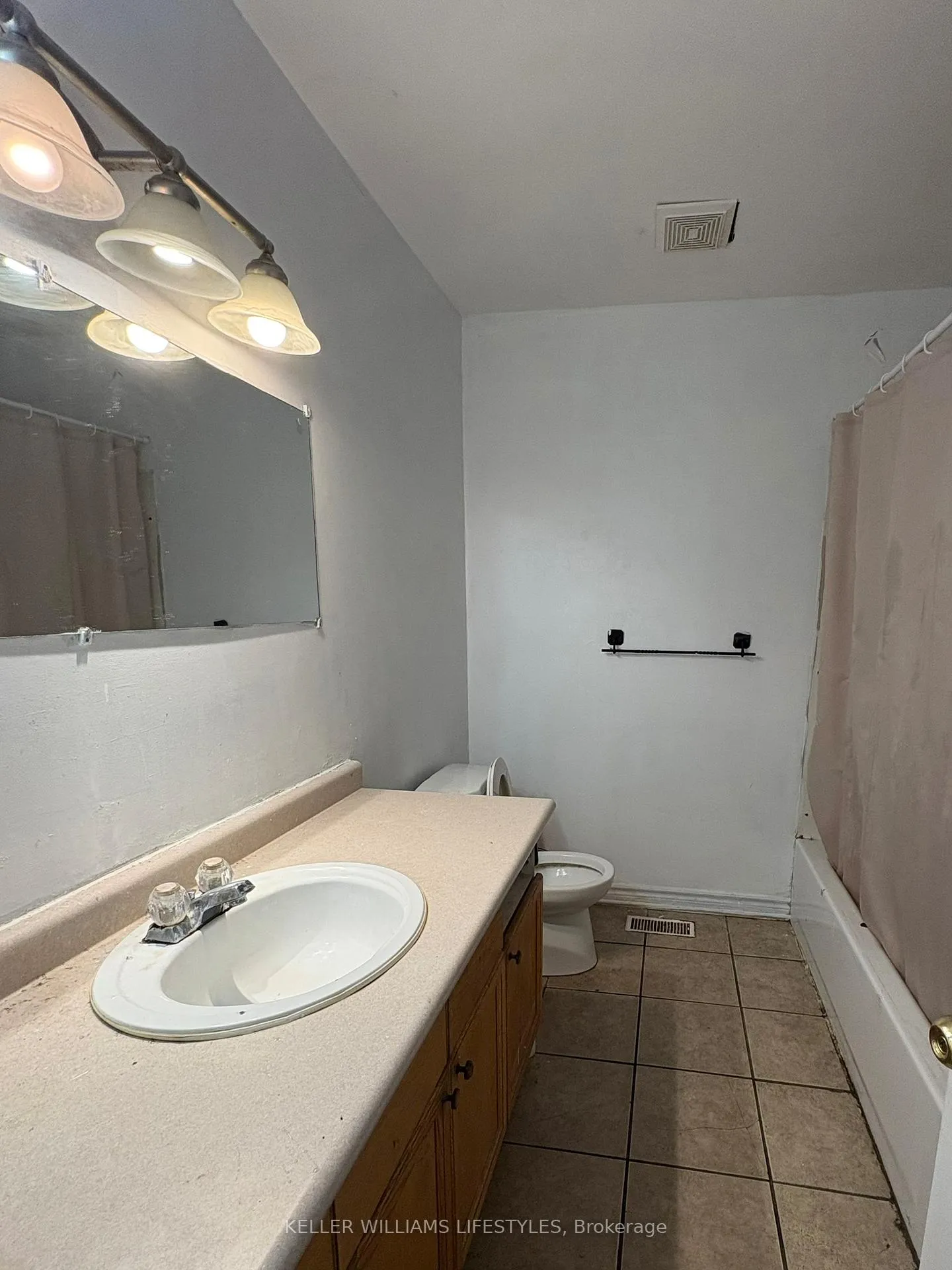 Photo 3 of 1840 Culver Drive, London, East I — HOMEH