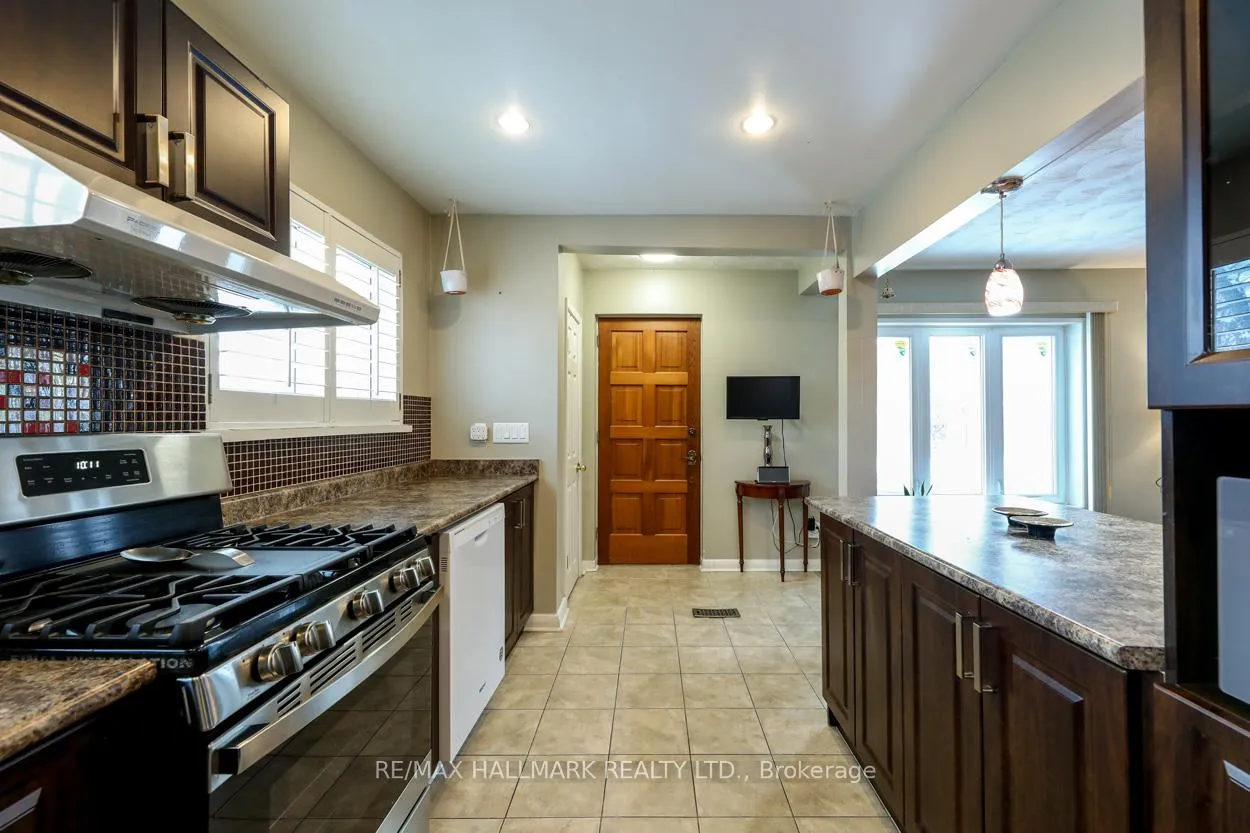 Photo 2 of 12 Trinnell Boulevard, Scarborough, Clairlea-Birchmount — HOMEH