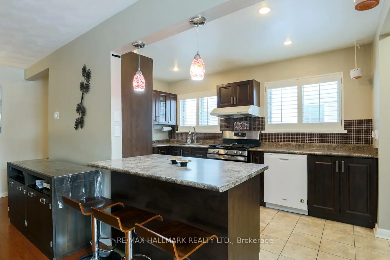 Photo 3 of 12 Trinnell Boulevard, Scarborough, Clairlea-Birchmount — HOMEH
