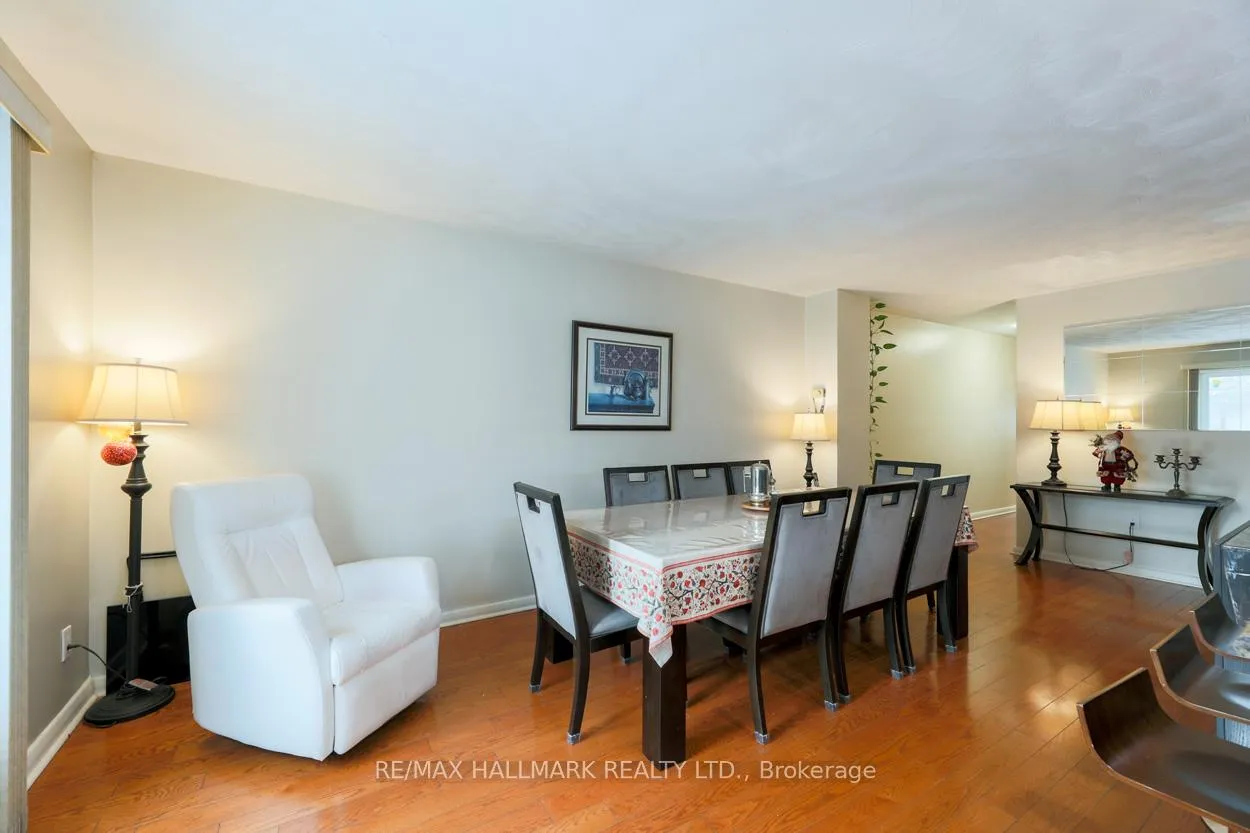 Photo 5 of 12 Trinnell Boulevard, Scarborough, Clairlea-Birchmount — HOMEH