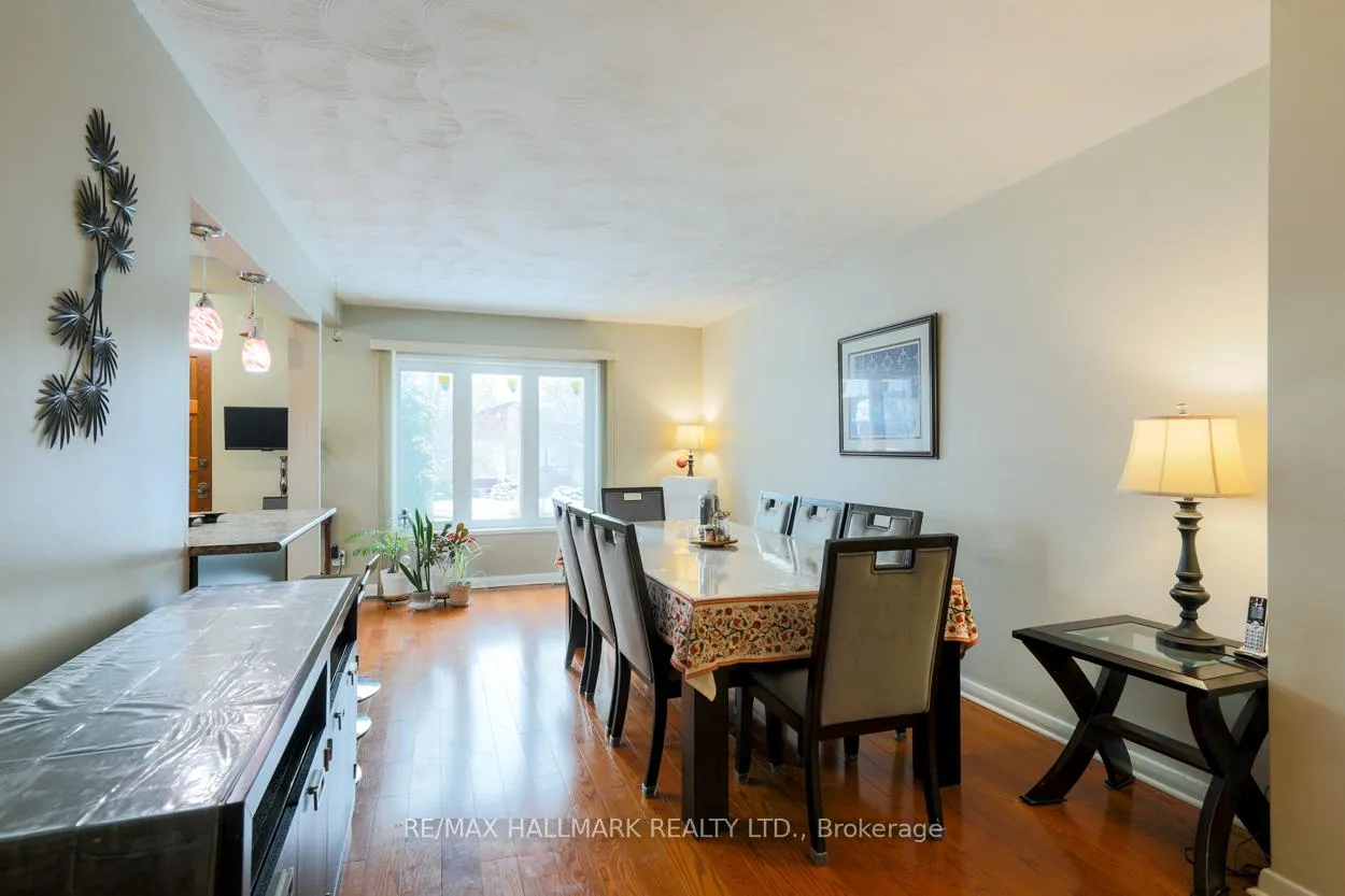 Photo 6 of 12 Trinnell Boulevard, Scarborough, Clairlea-Birchmount — HOMEH